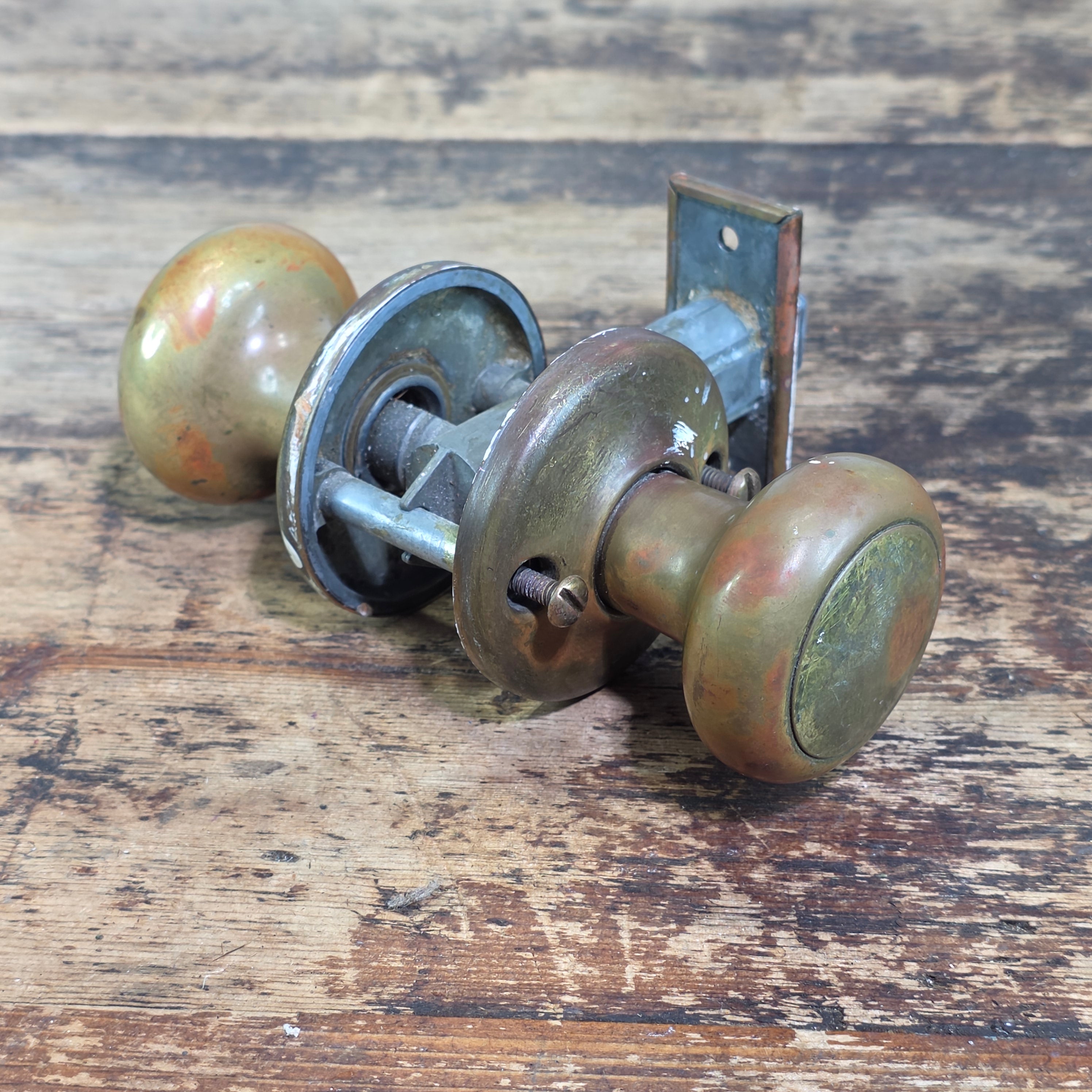 Vintage Kwikset Brass Door Knob Set Latch Hardware Mid-Century MCM Retro 2-3/8”