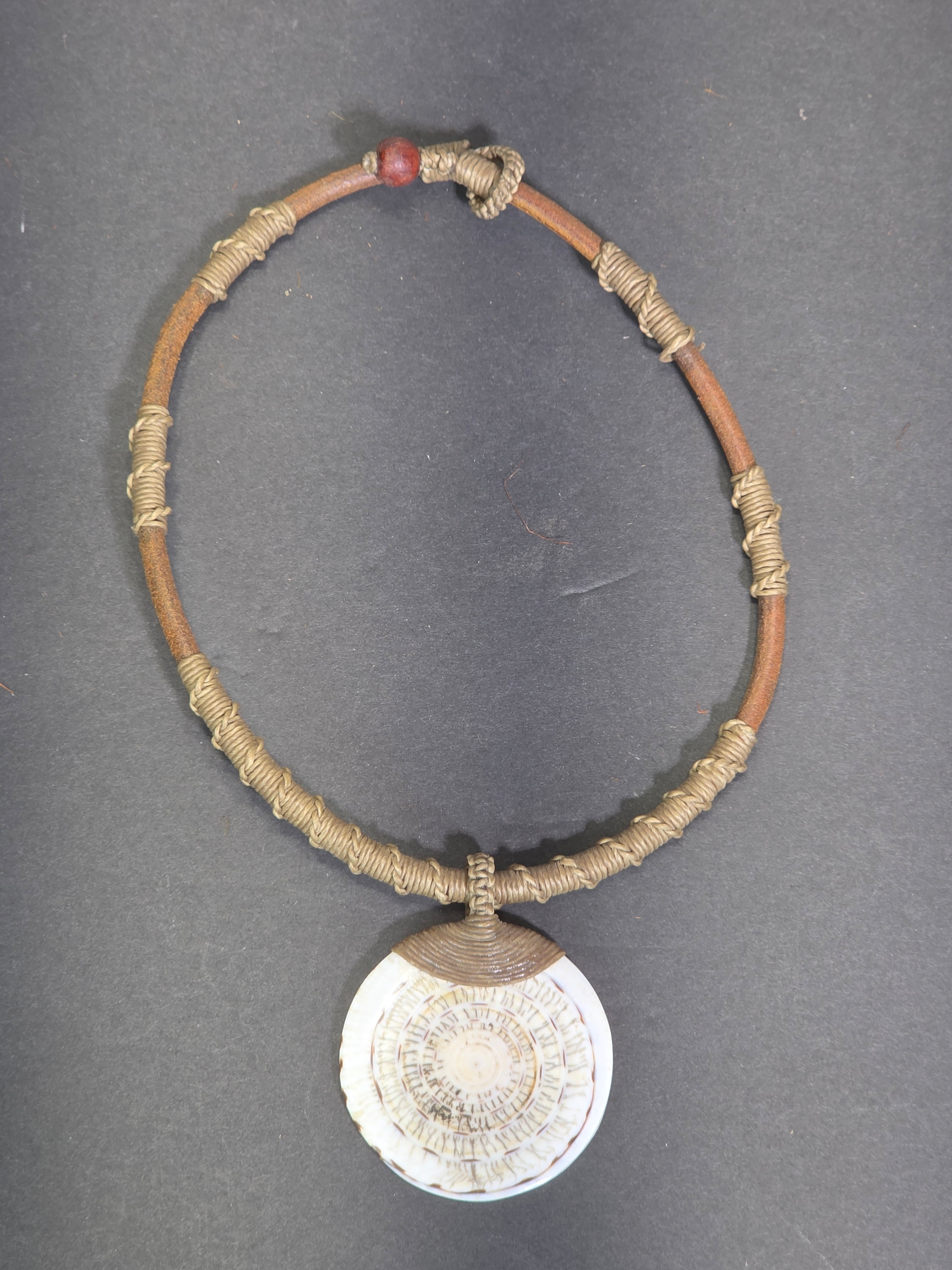 Share Vintage Tribal Conus Shell Pendant Necklace Leather Cord Macrame Boho Choker 18"