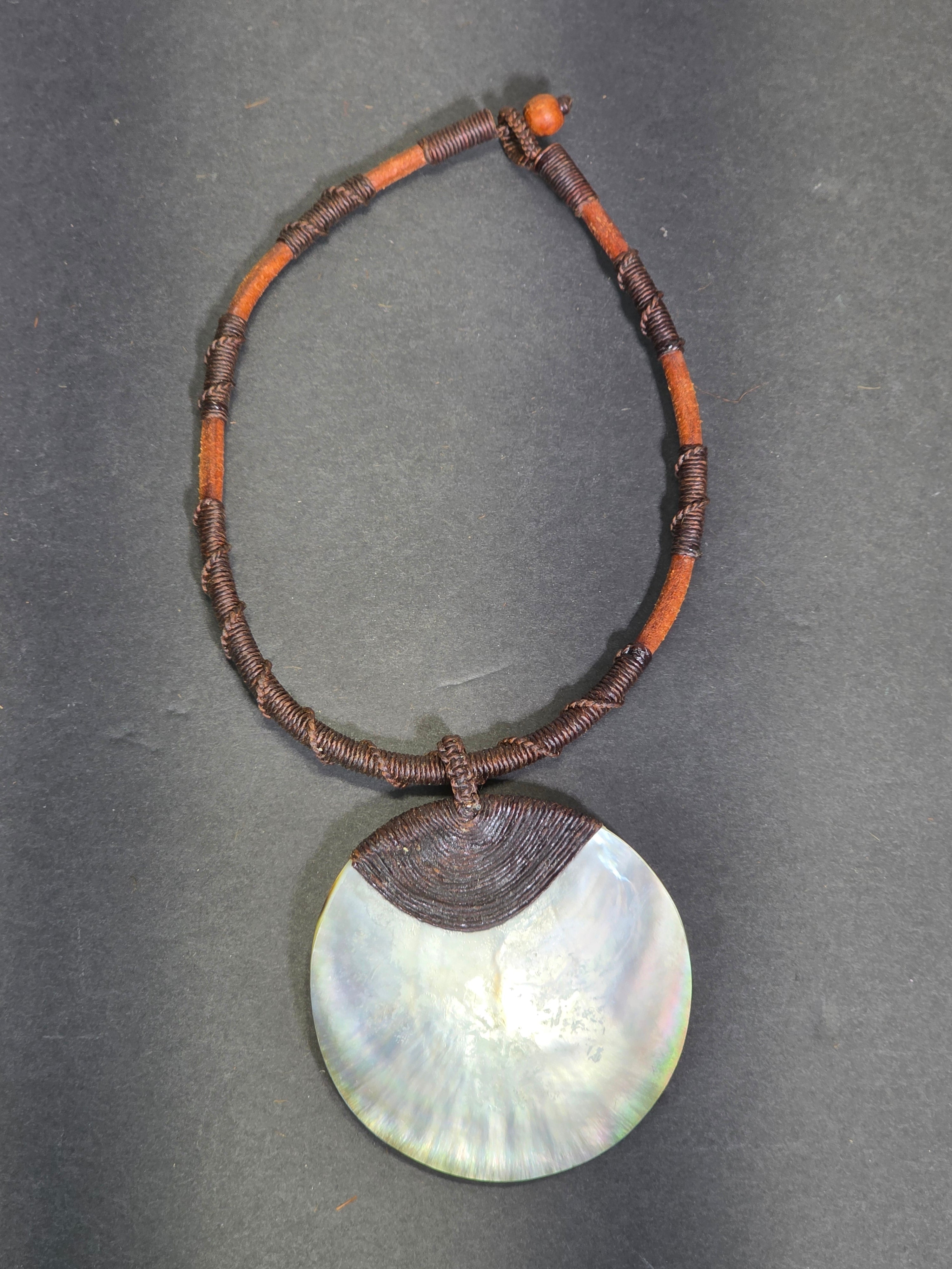 Vintage Mother of Pearl Shell Pendant Necklace Leather Macrame Boho Choker 17"