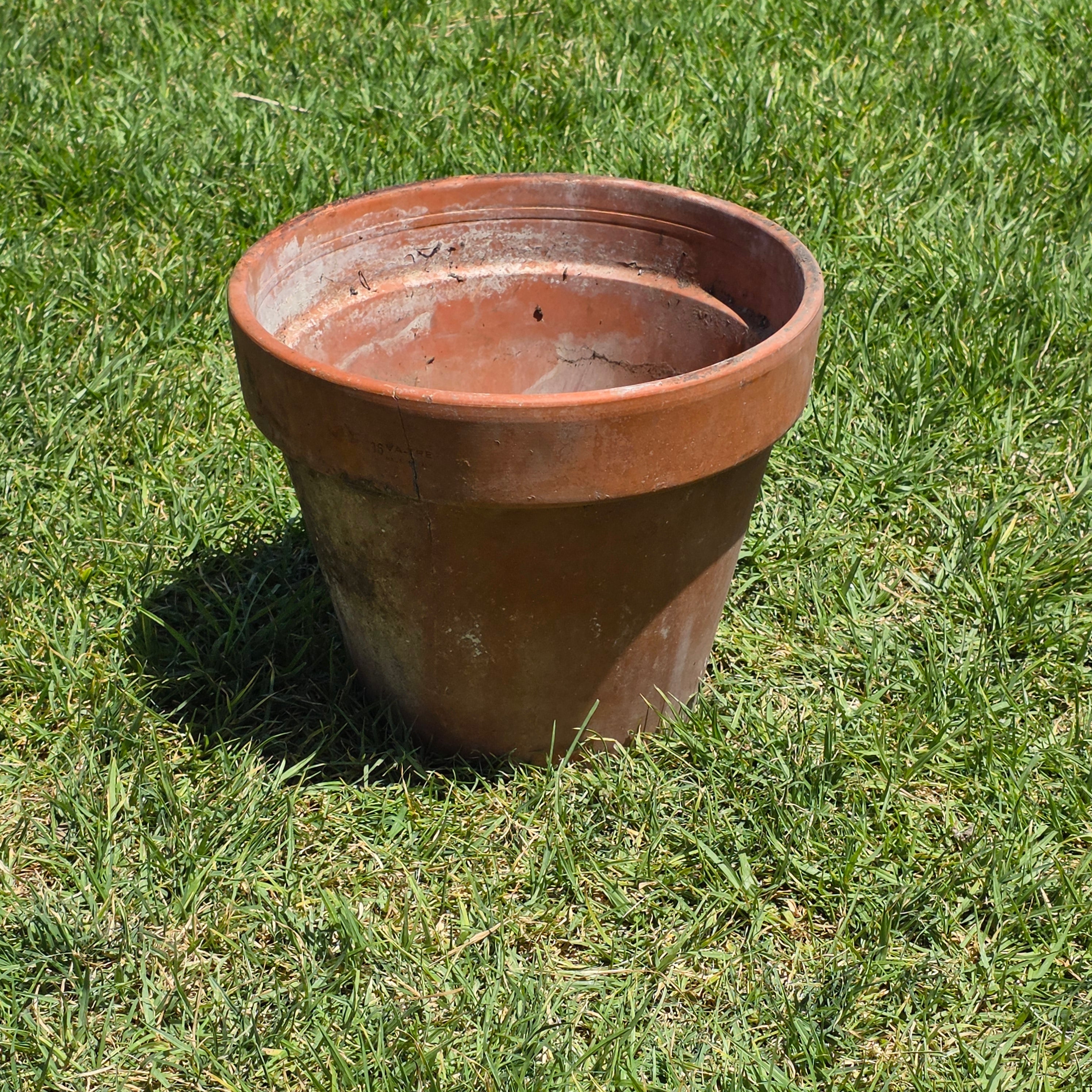 Share Vintage 1980s Terracotta Garden Planter Pot VA-TRE Vaserie Trevigiane Italy 15" (Damage)