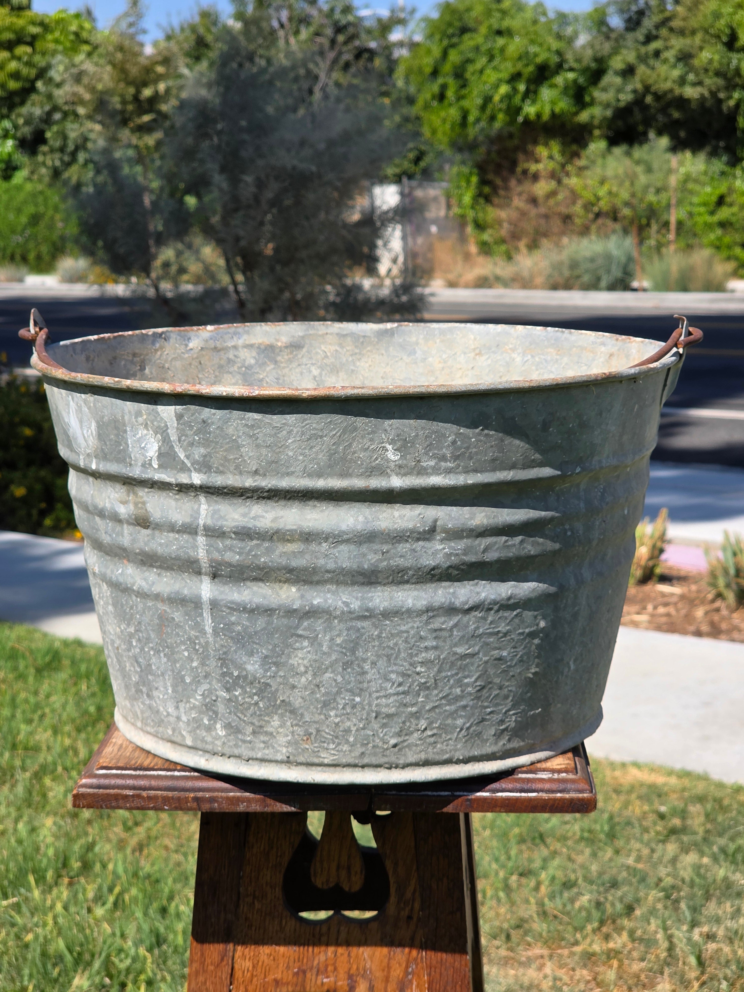 Vintage Galvanized Metal Wash Tub Bucket Planter Rustic Farmhouse Garden 14"