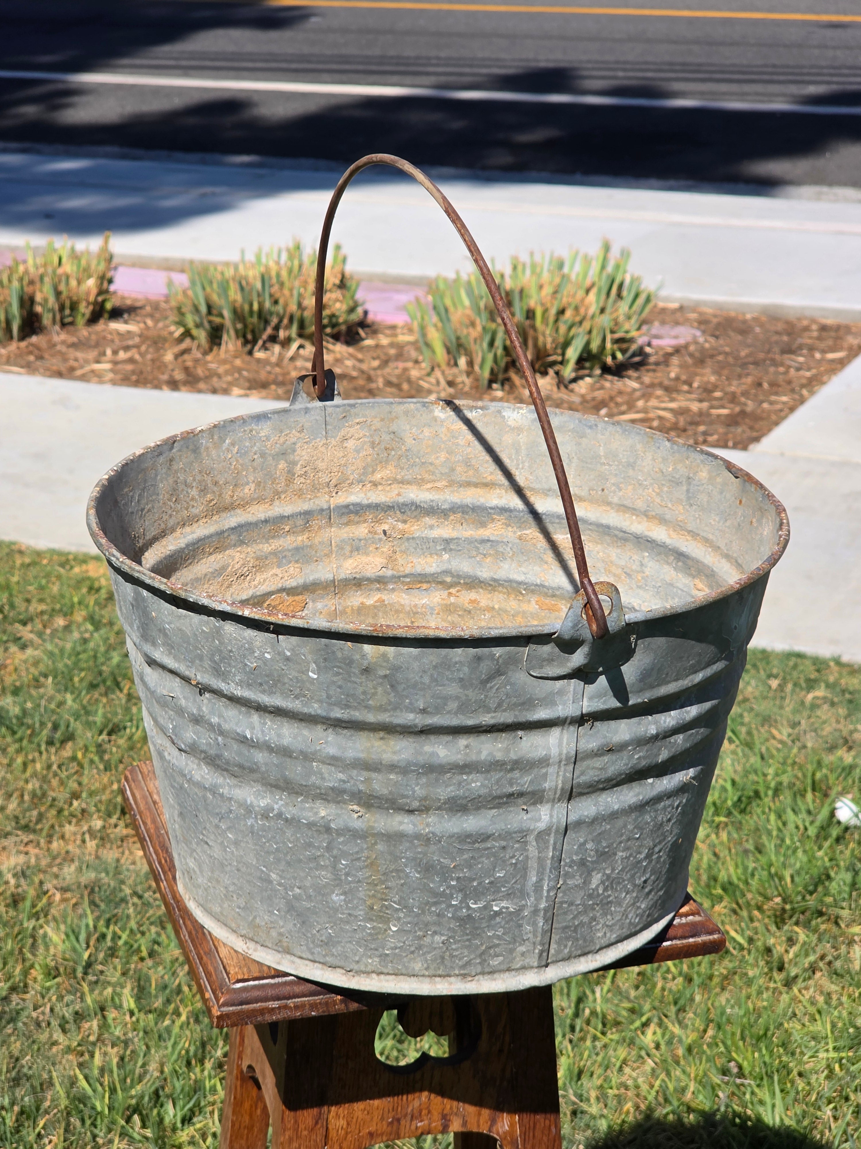Vintage Galvanized Metal Wash Tub Bucket Planter Rustic Farmhouse Garden 14"