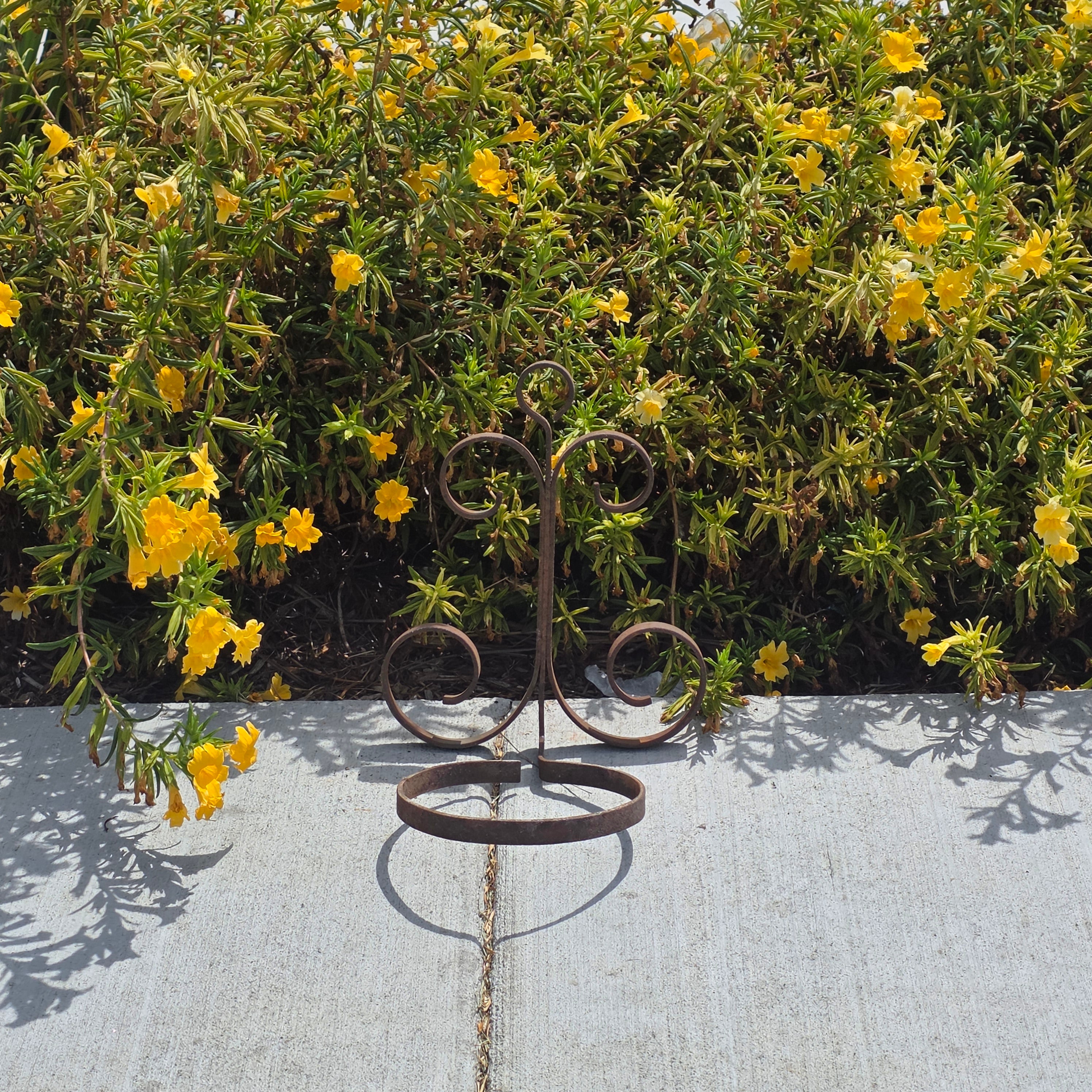 Vintage Wrought Iron Wall Plant Holder Scroll Fleur De Lis Rustic Pot Ring 6”