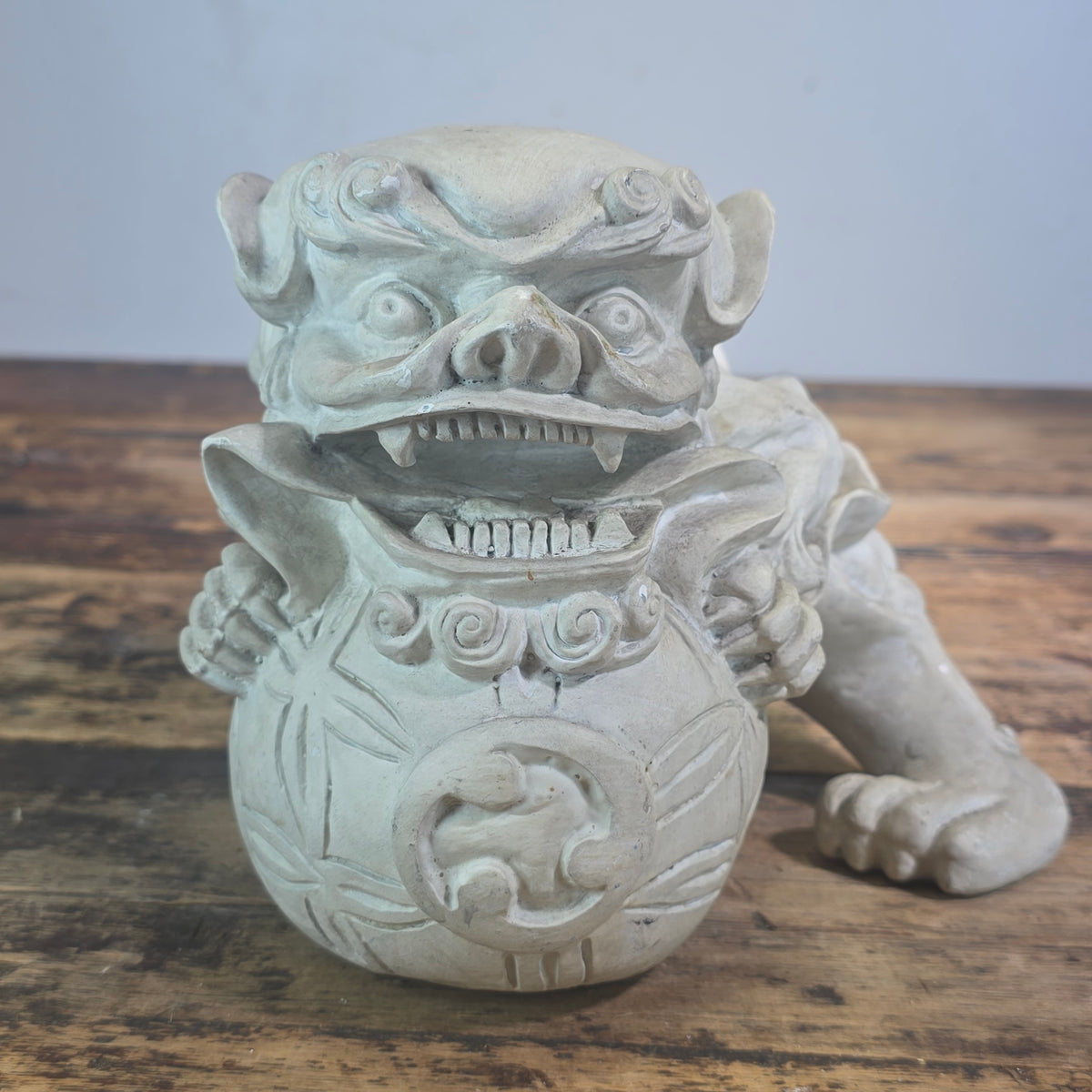 Vtg Resin Chinese Foo Dog Guardian Lion Statue Shishi Brocade Ball Stone Finish