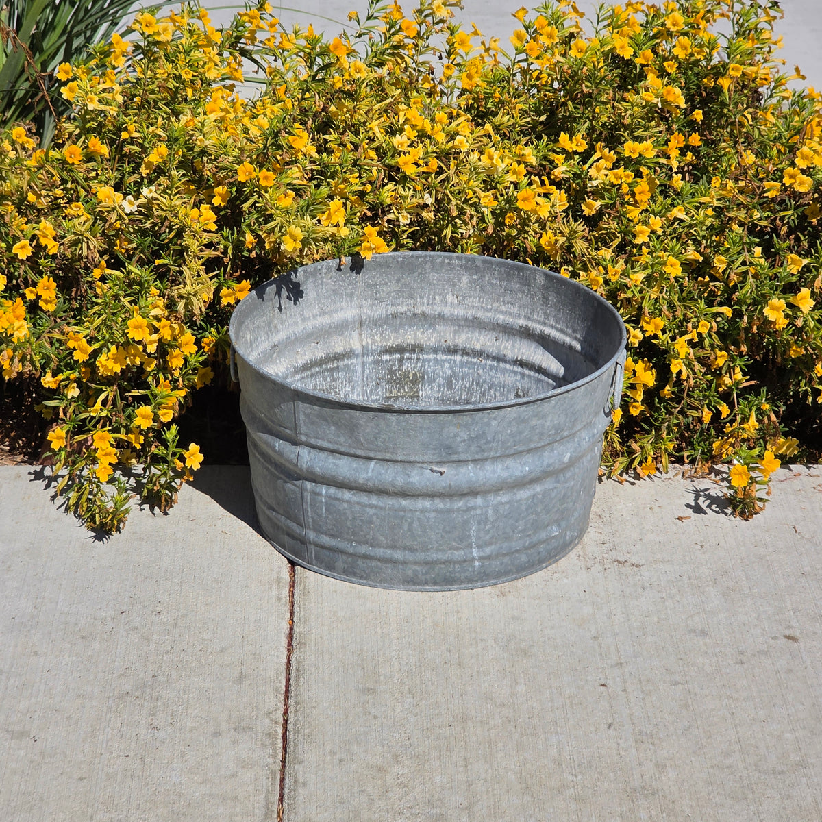 VTG Galvanized Wash Tub Round Metal Bucket 20" Farmhouse Planter Drink Cooler