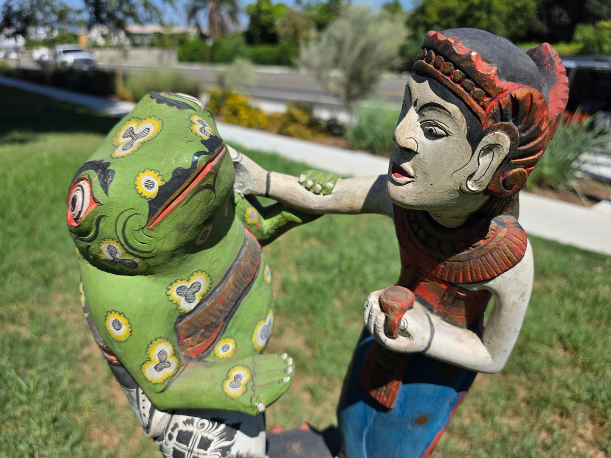 Vintage Balinese Wood Carving Frog Prince Mantri Godogan Princess Statue Folk Art