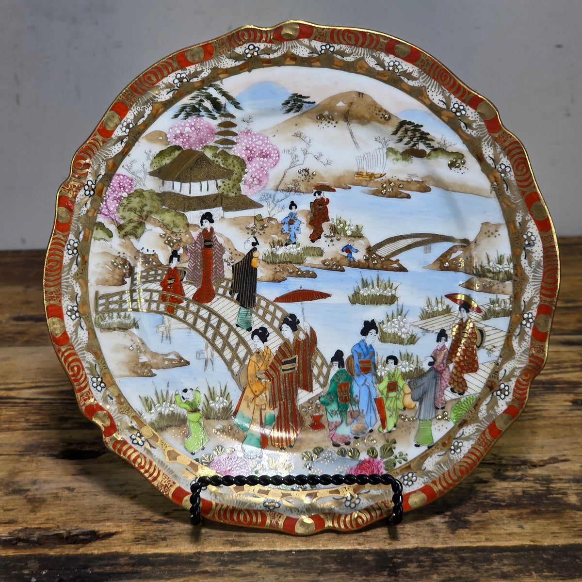 Vintage Kutani Moriage Geisha Scalloped Plate Hand Painted Japan Gold Gilt 9"