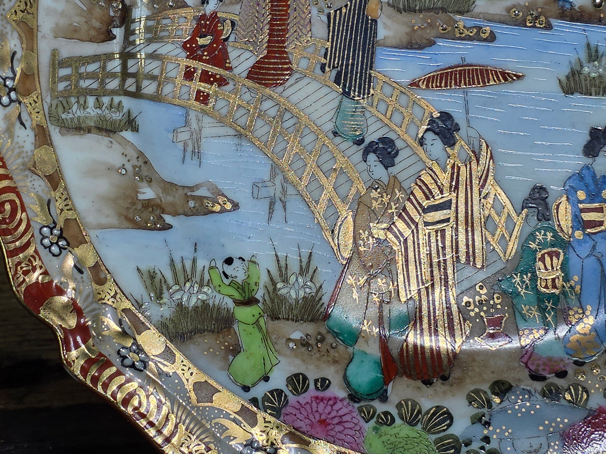 Vintage Kutani Moriage Geisha Scalloped Plate Hand Painted Japan Gold Gilt 9"