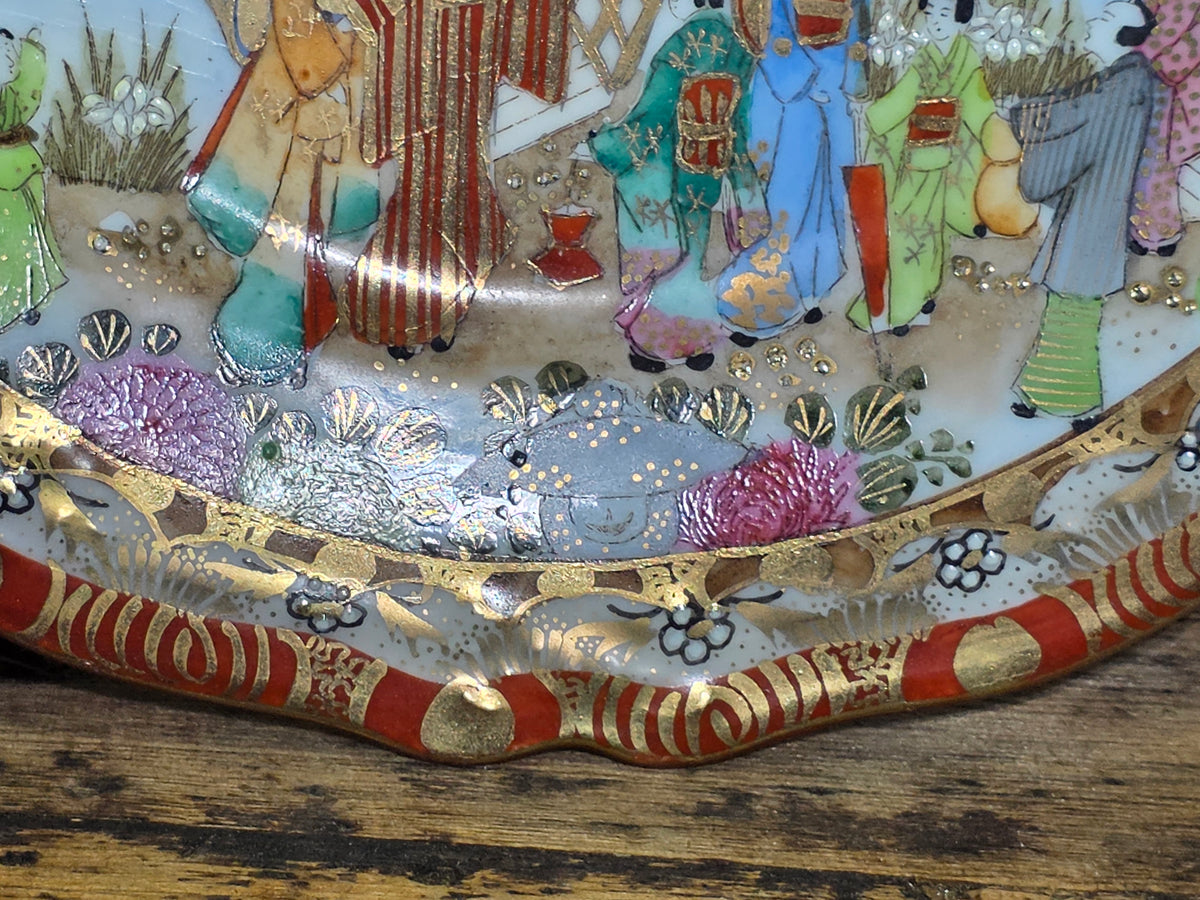 Vintage Kutani Moriage Geisha Scalloped Plate Hand Painted Japan Gold Gilt 9"