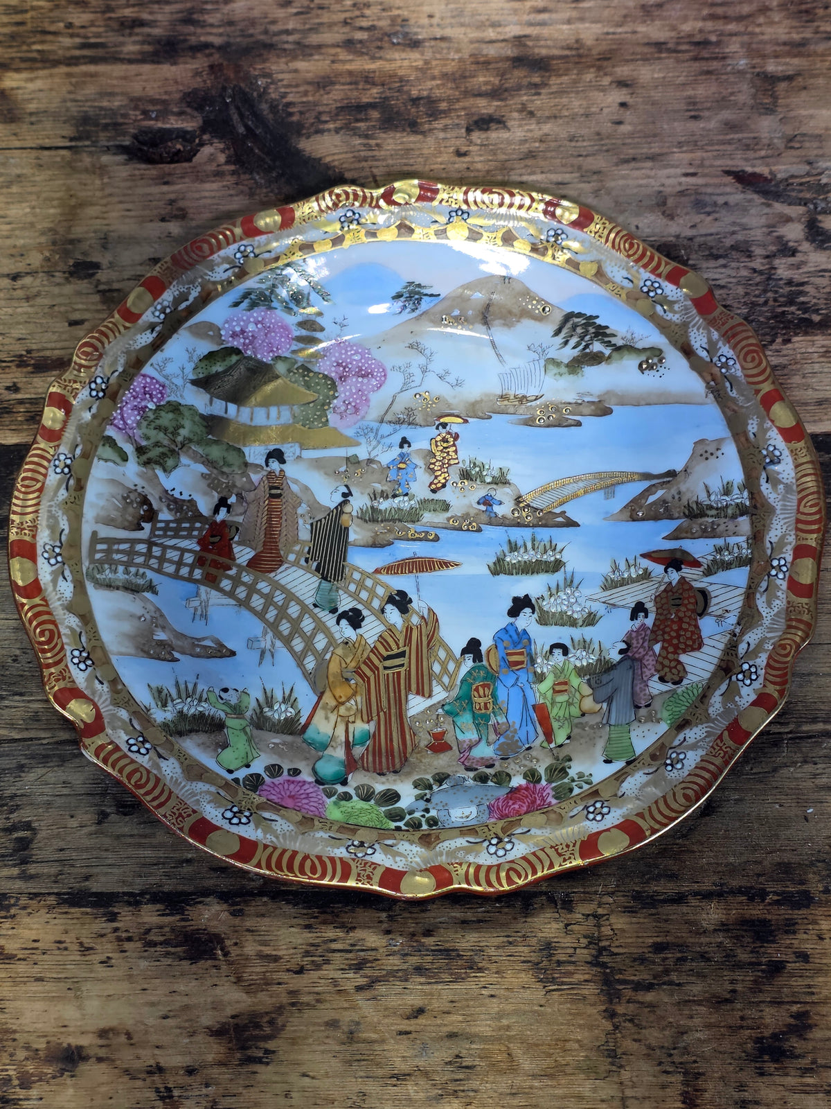 Vintage Kutani Moriage Geisha Scalloped Plate Hand Painted Japan Gold Gilt 9"