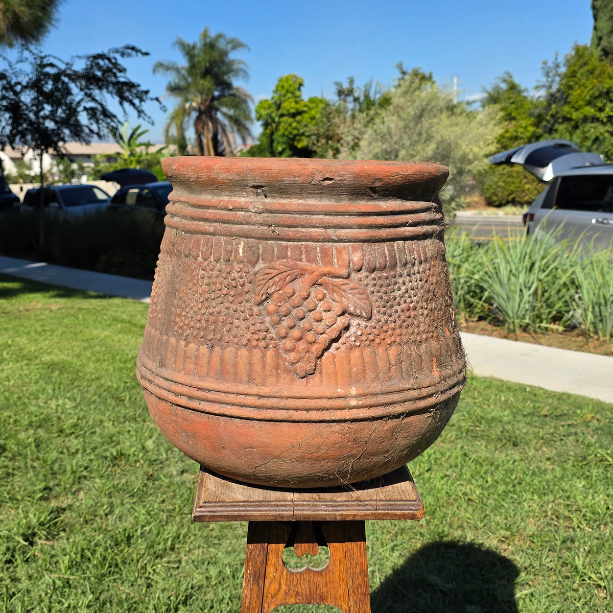 Vtg Terracotta Grape Planter Relief Raised Berry Vine Tuscan Garden 17" Large