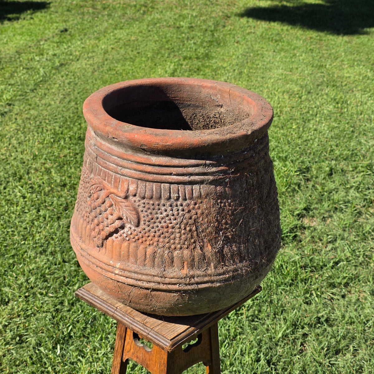 Vtg Terracotta Grape Planter Relief Raised Berry Vine Tuscan Garden 17" Large