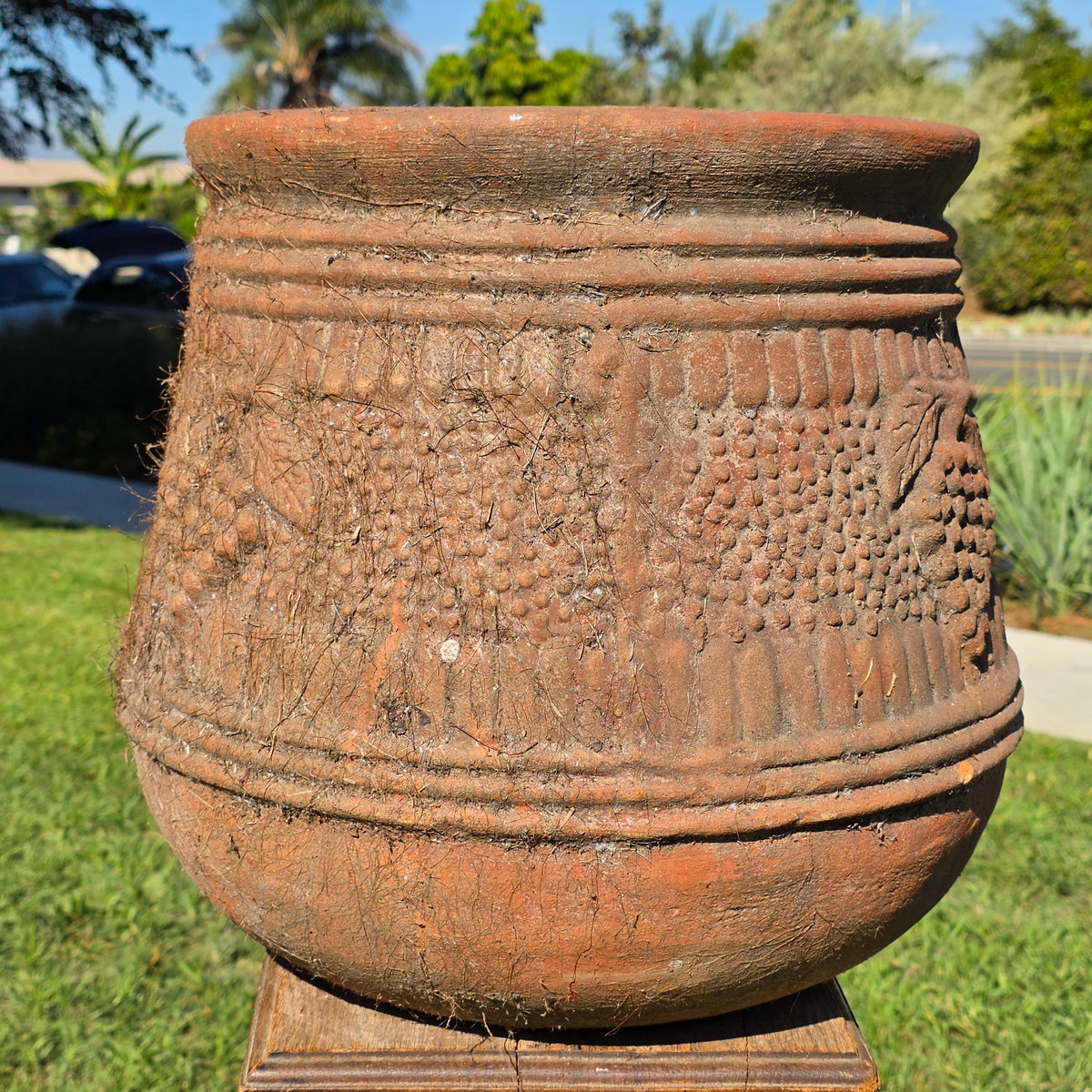Vtg Terracotta Grape Planter Relief Raised Berry Vine Tuscan Garden 17" Large