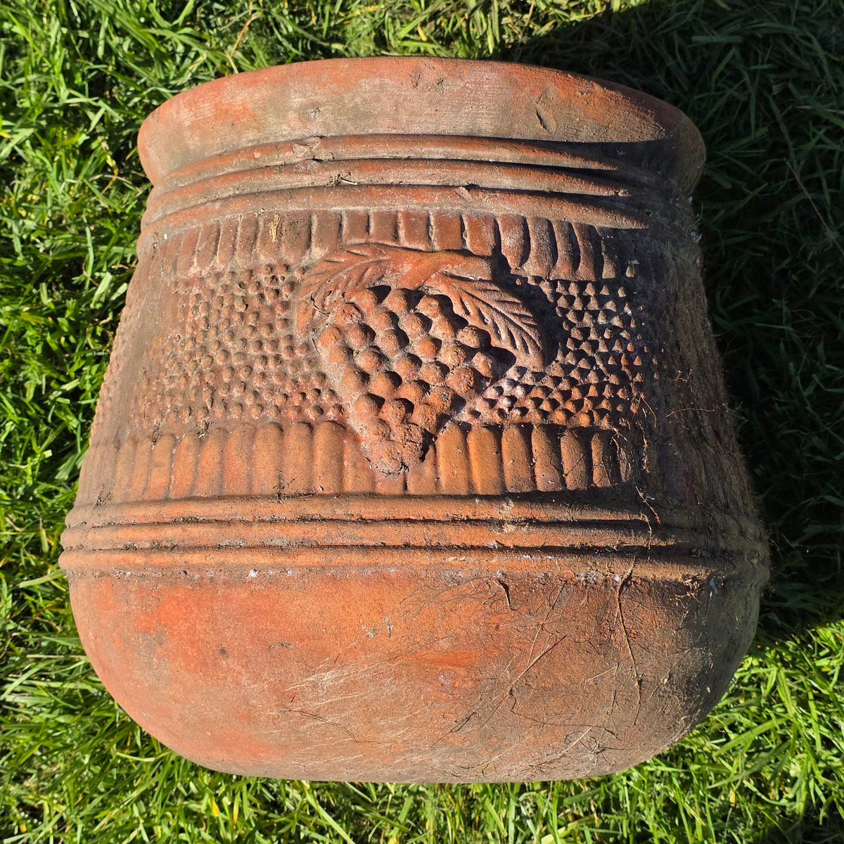 Vtg Terracotta Grape Planter Relief Raised Berry Vine Tuscan Garden 17" Large