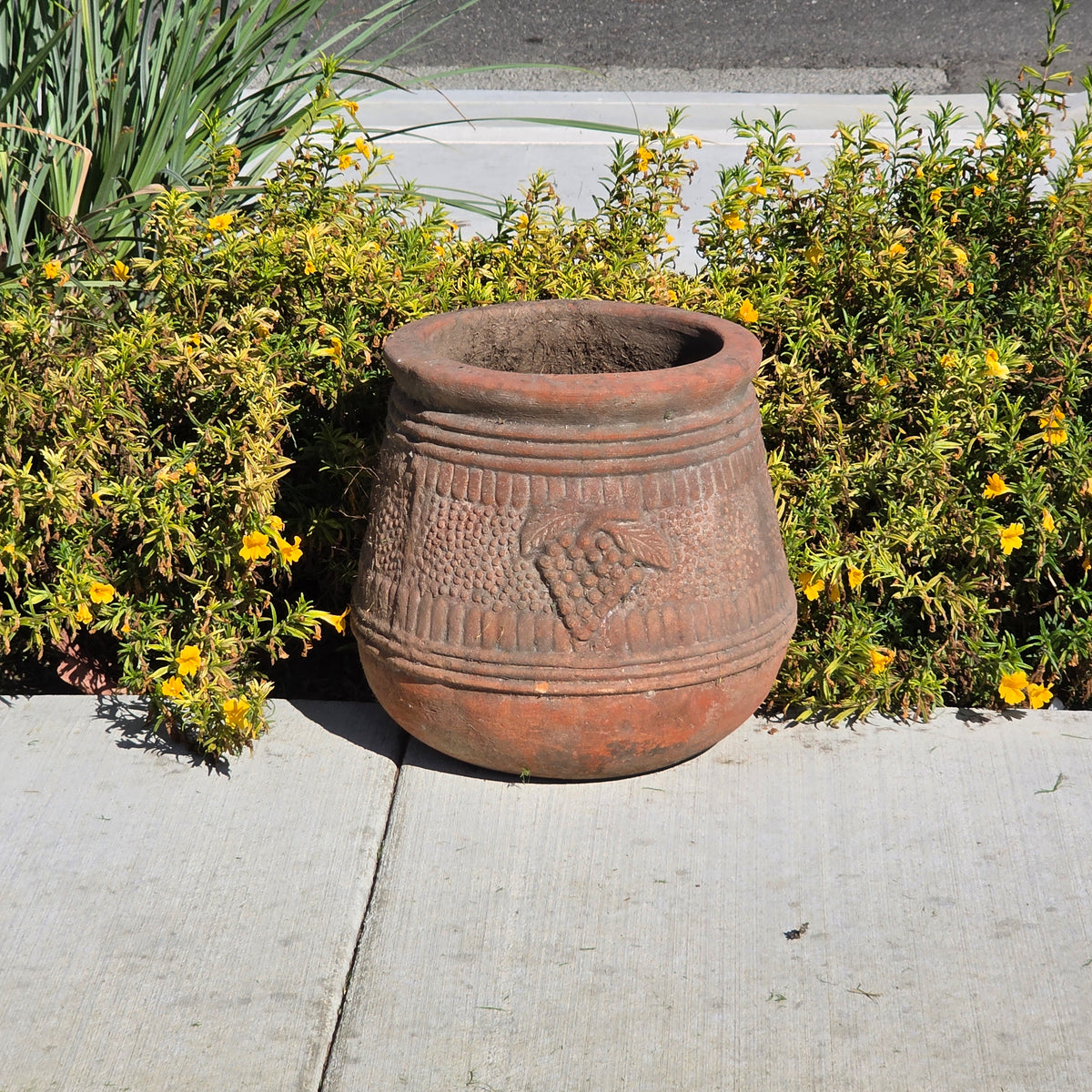 Vtg Terracotta Grape Planter Relief Raised Berry Vine Tuscan Garden 17" Large