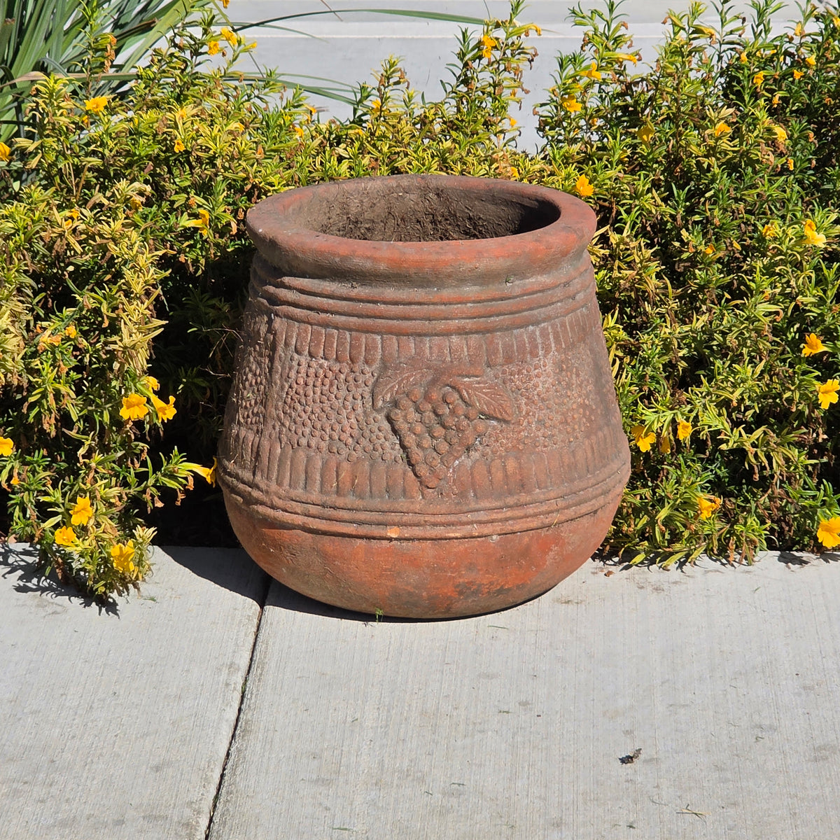 Vtg Terracotta Grape Planter Relief Raised Berry Vine Tuscan Garden 17" Large