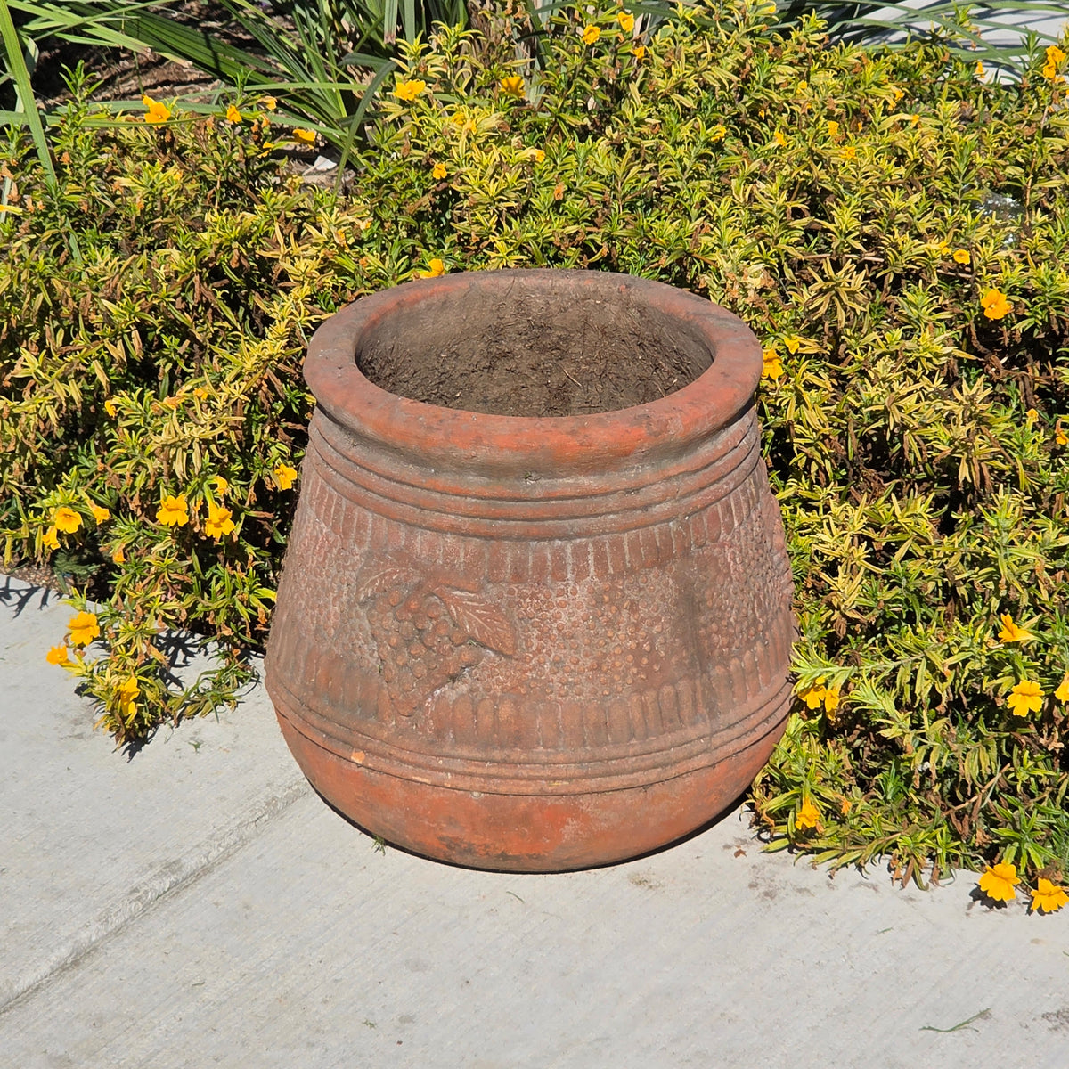 Vtg Terracotta Grape Planter Relief Raised Berry Vine Tuscan Garden 17" Large