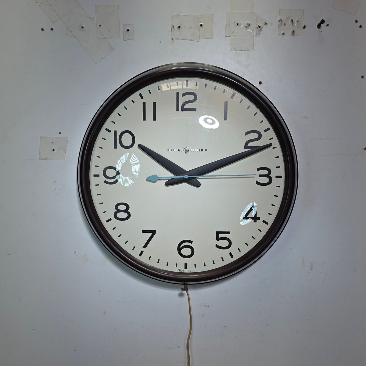 Vintage GE Wall Clock 2915C Big Industrial School Bakelite Glass Electric 17.5"