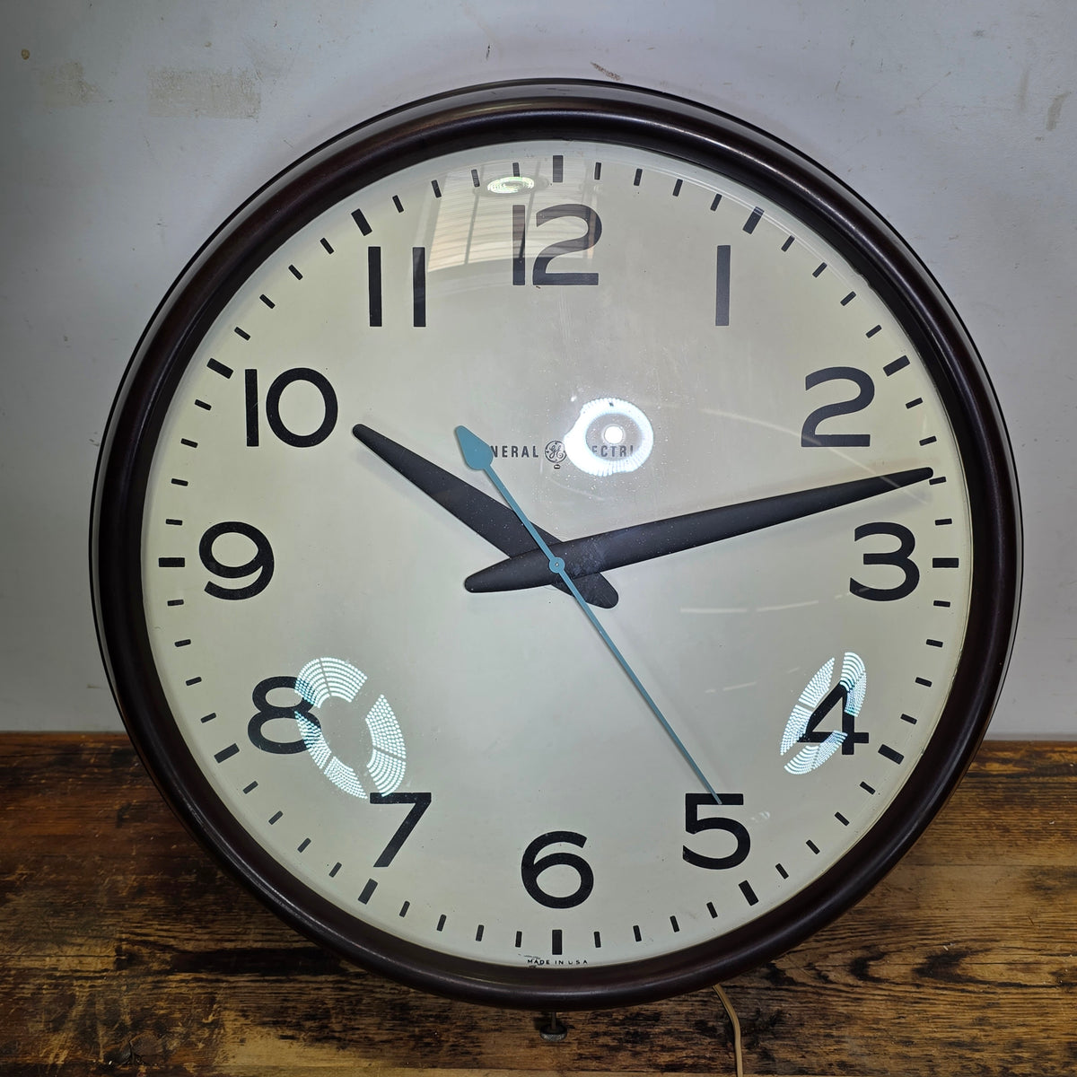 Vintage GE Wall Clock 2915C Big Industrial School Bakelite Glass Electric 17.5"