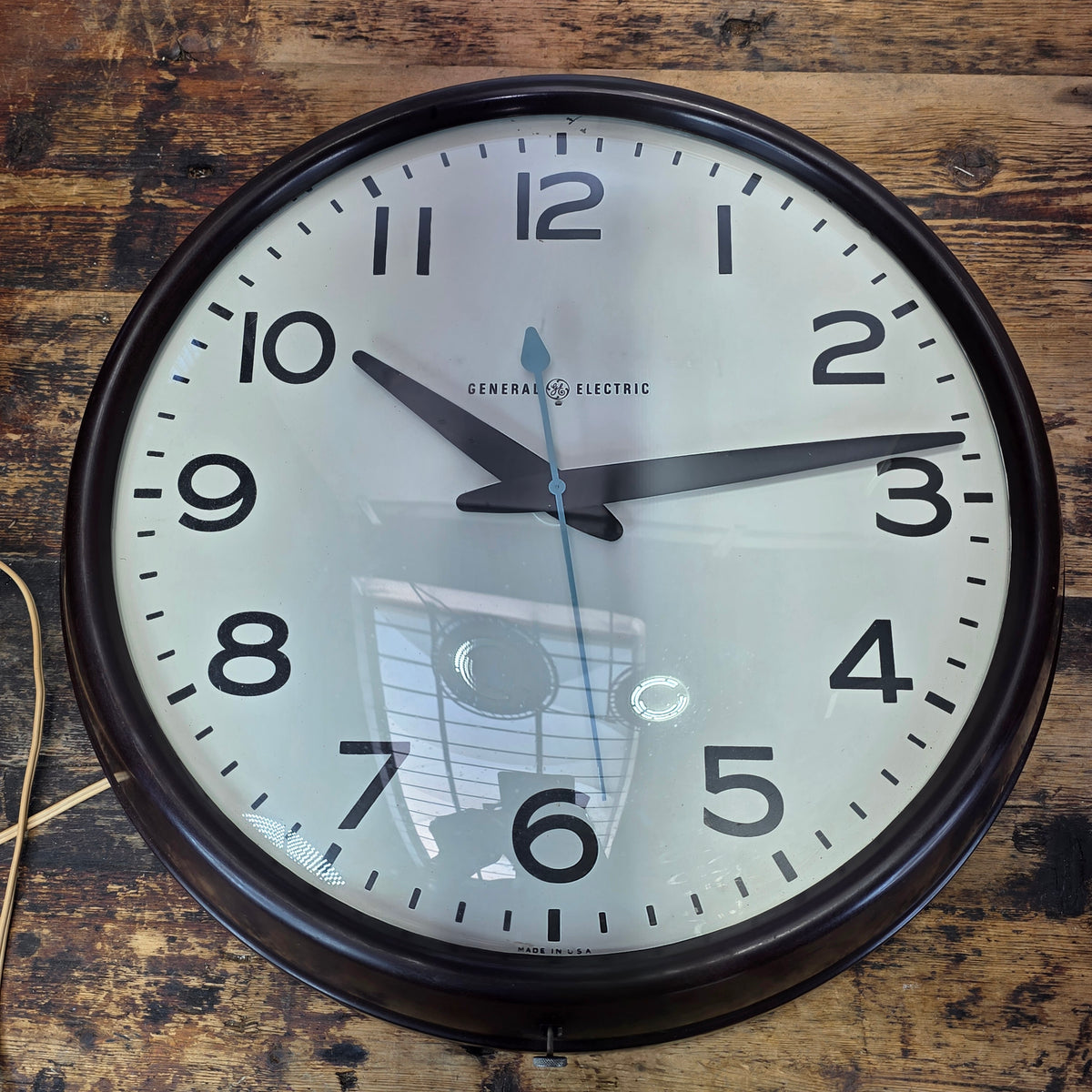Vintage GE Wall Clock 2915C Big Industrial School Bakelite Glass Electric 17.5"