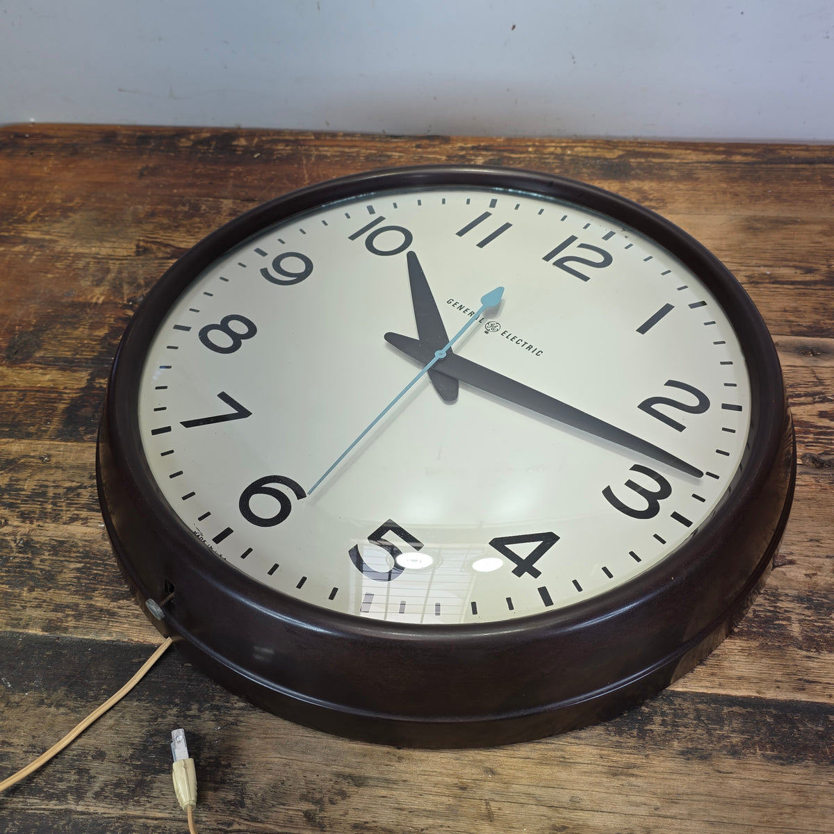 Vintage GE Wall Clock 2915C Big Industrial School Bakelite Glass Electric 17.5"