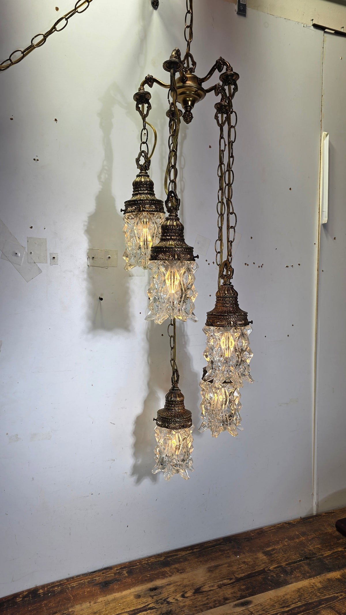 Vintage 1975 EK Hollywood Regency Brass 5 Light Cascade Swag Chandelier Lamp