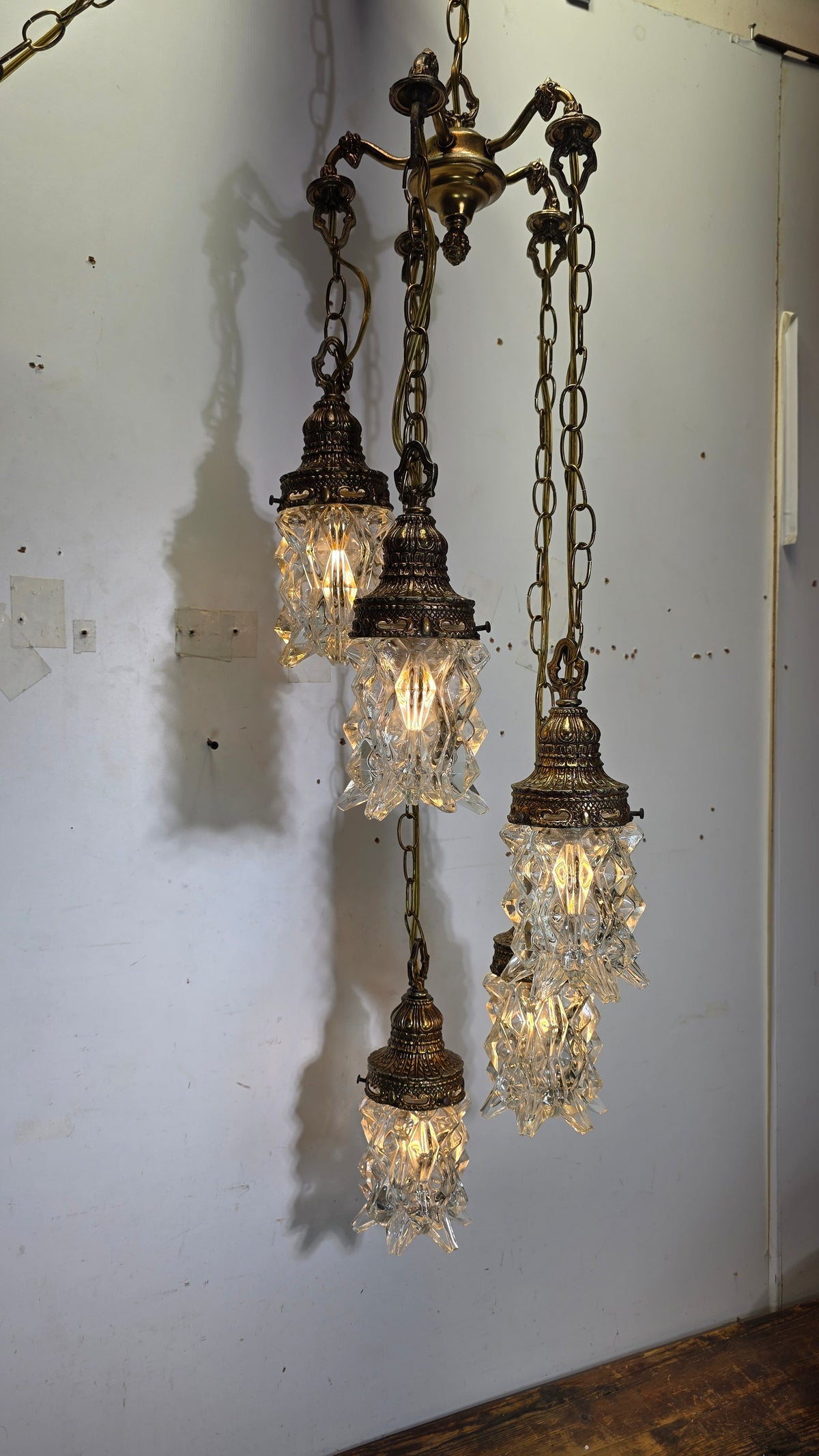 Vintage 1975 EK Hollywood Regency Brass 5 Light Cascade Swag Chandelier Lamp