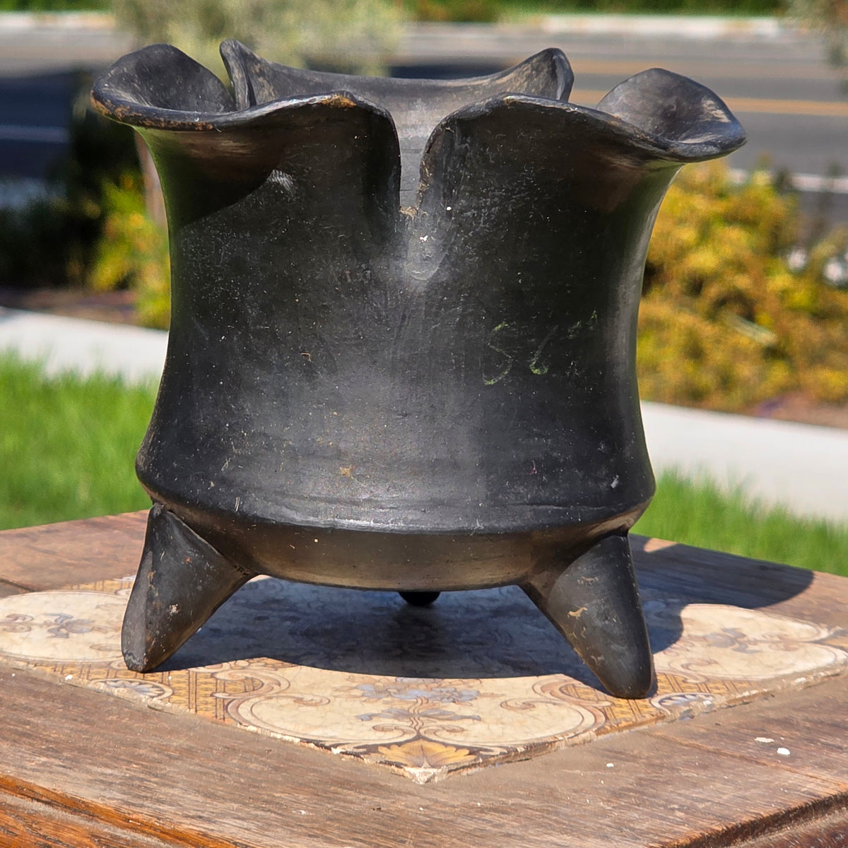 Vintage Mexican Barro Negro Black Clay Pottery Tripod Bowl Oaxaca Ruffled Footed