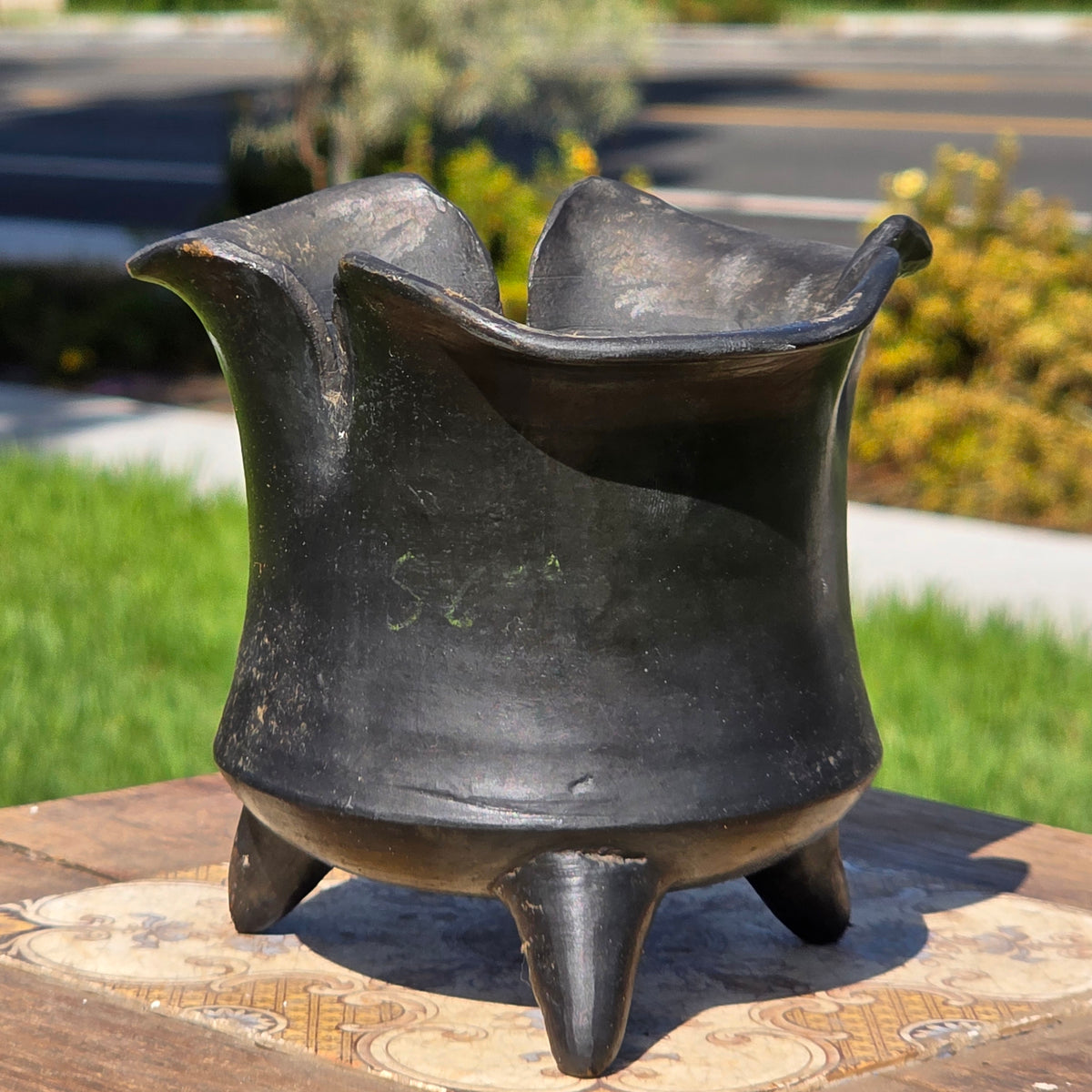 Vintage Mexican Barro Negro Black Clay Pottery Tripod Bowl Oaxaca Ruffled Footed