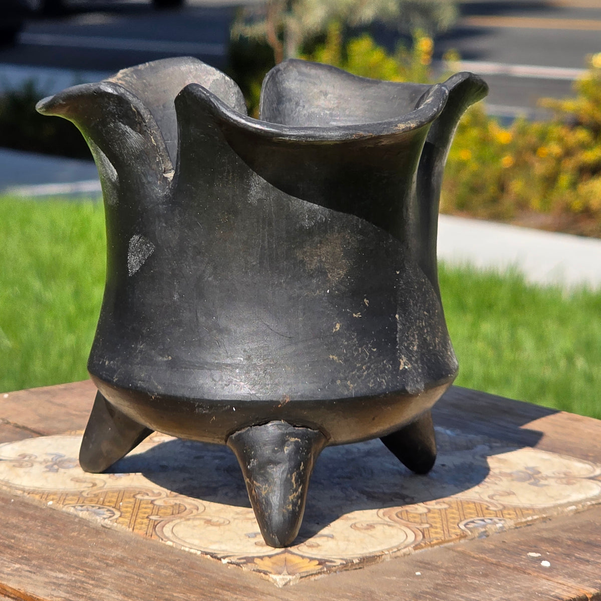 Vintage Mexican Barro Negro Black Clay Pottery Tripod Bowl Oaxaca Ruffled Footed