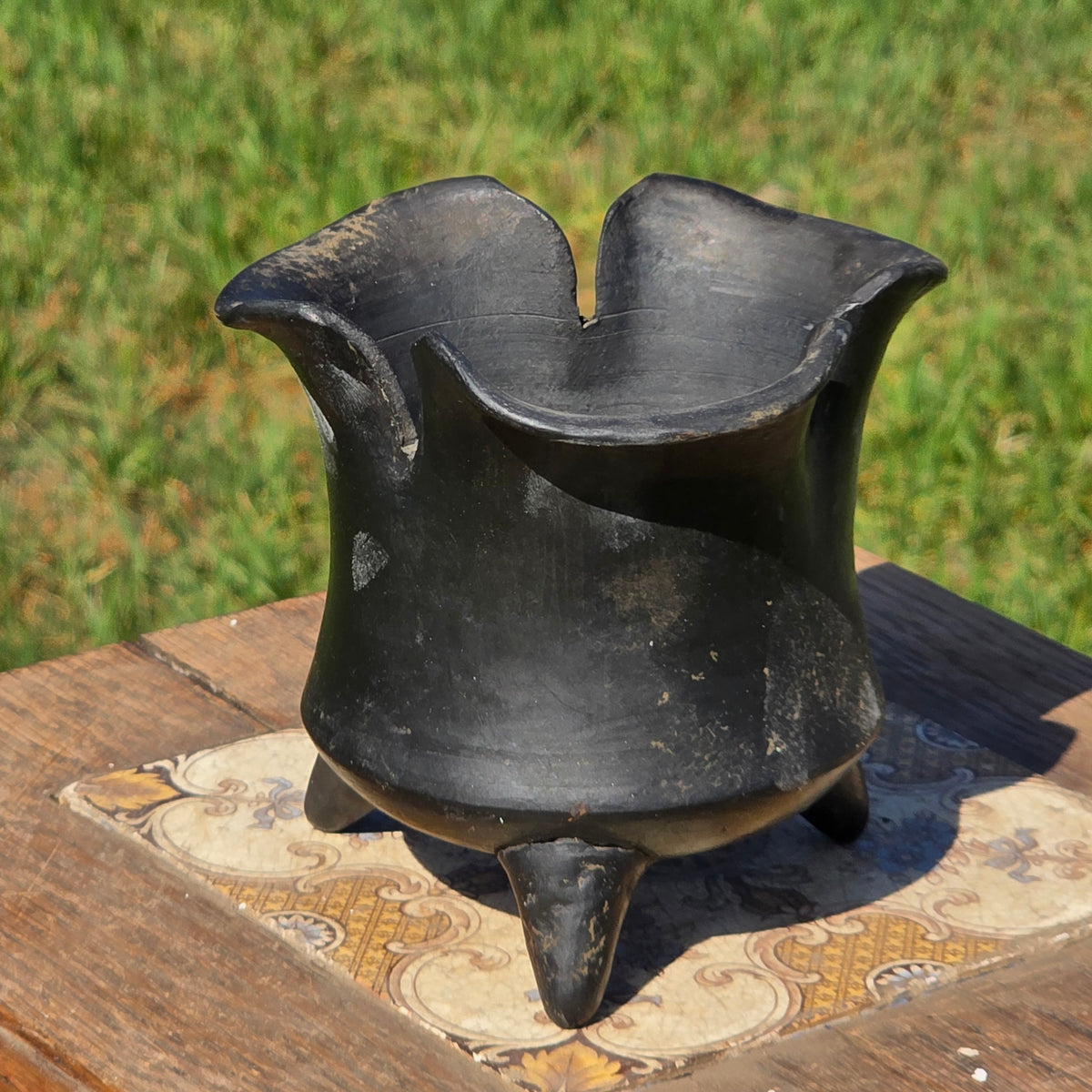 Vintage Mexican Barro Negro Black Clay Pottery Tripod Bowl Oaxaca Ruffled Footed
