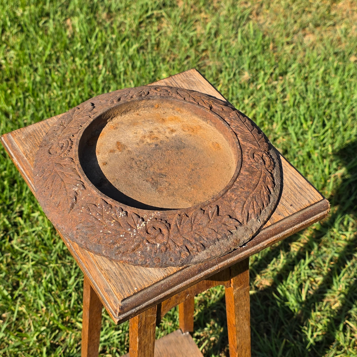 Antique Cast Iron Oak Leaf Stove Top Cover Kettle Stand Garden Urn Base 10.75"