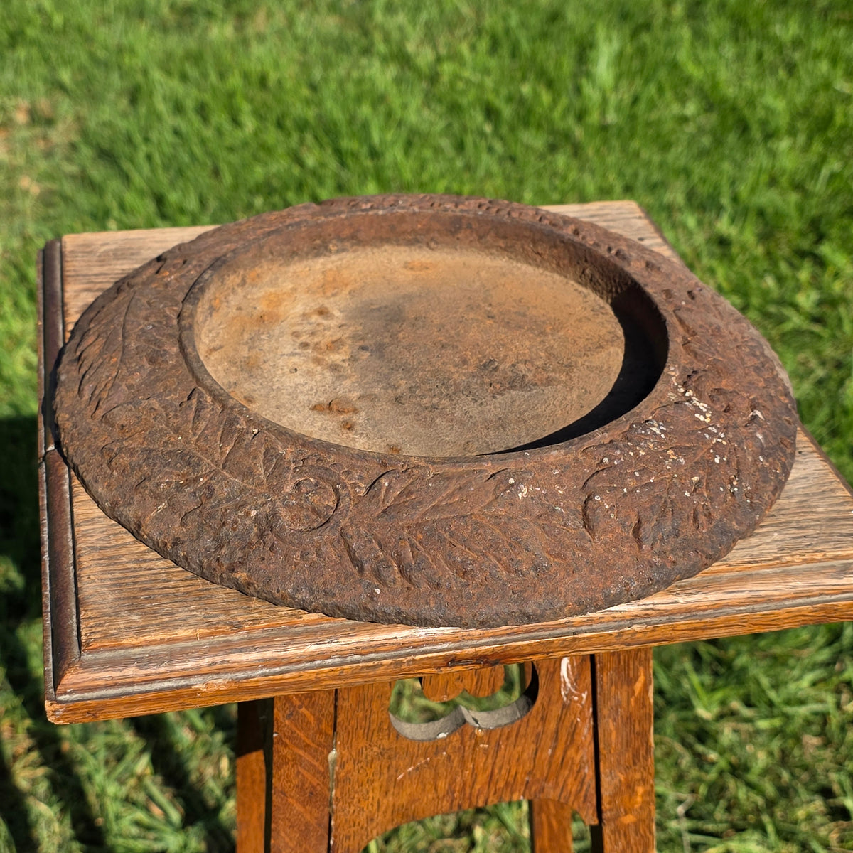 Antique Cast Iron Oak Leaf Stove Top Cover Kettle Stand Garden Urn Base 10.75"