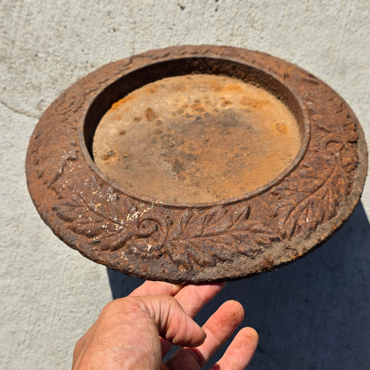 Antique Cast Iron Oak Leaf Stove Top Cover Kettle Stand Garden Urn Base 10.75"