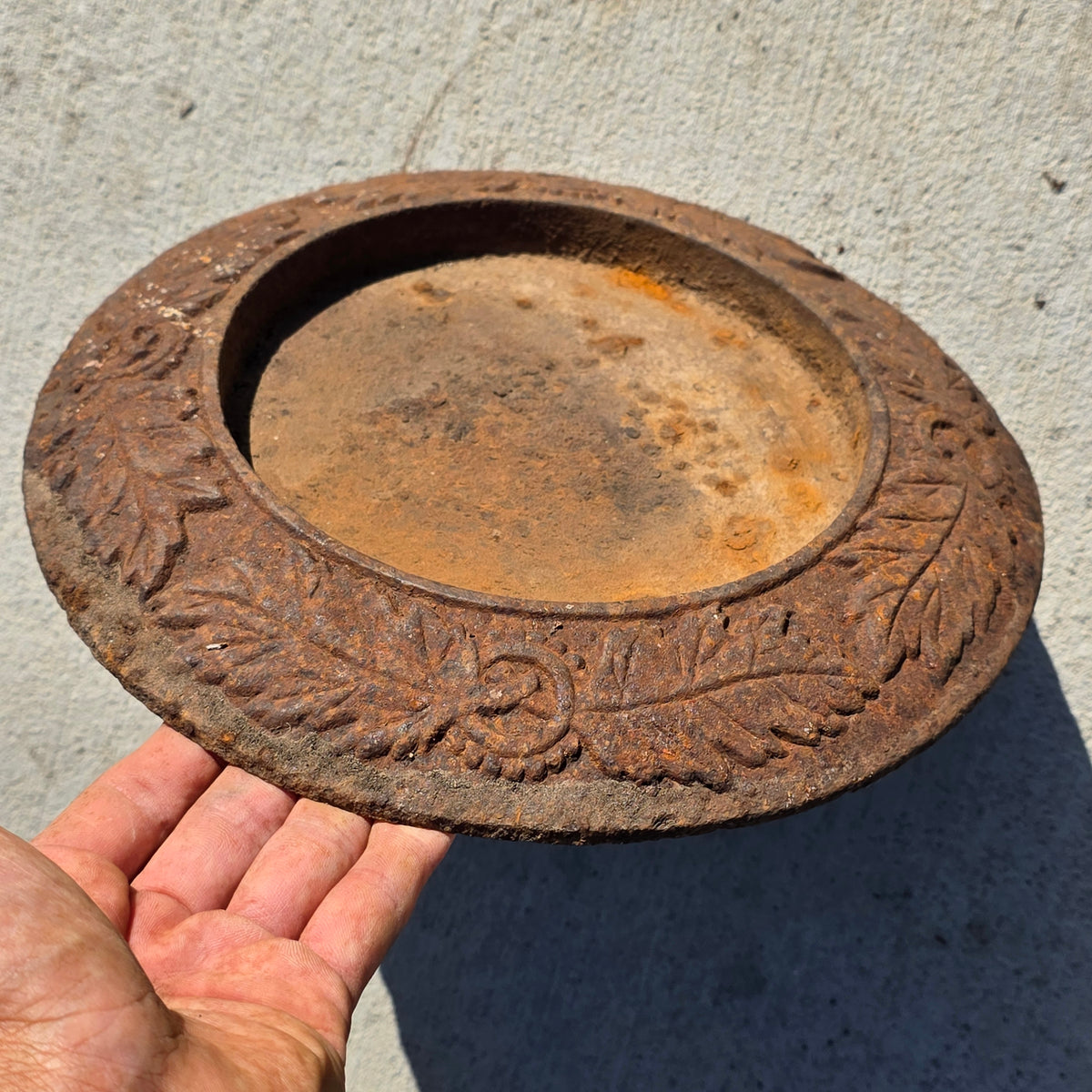 Antique Cast Iron Oak Leaf Stove Top Cover Kettle Stand Garden Urn Base 10.75"