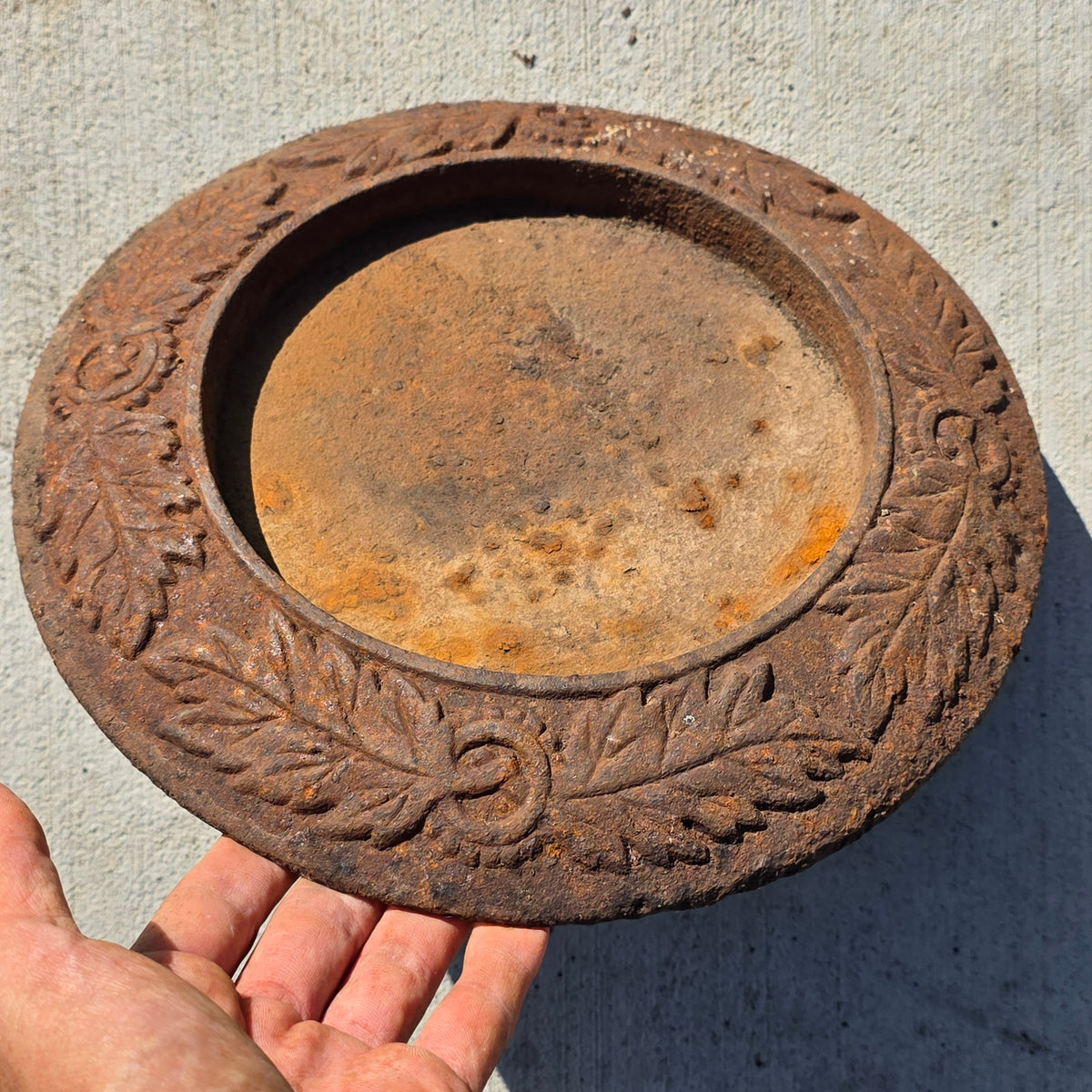 Antique Cast Iron Oak Leaf Stove Top Cover Kettle Stand Garden Urn Base 10.75"