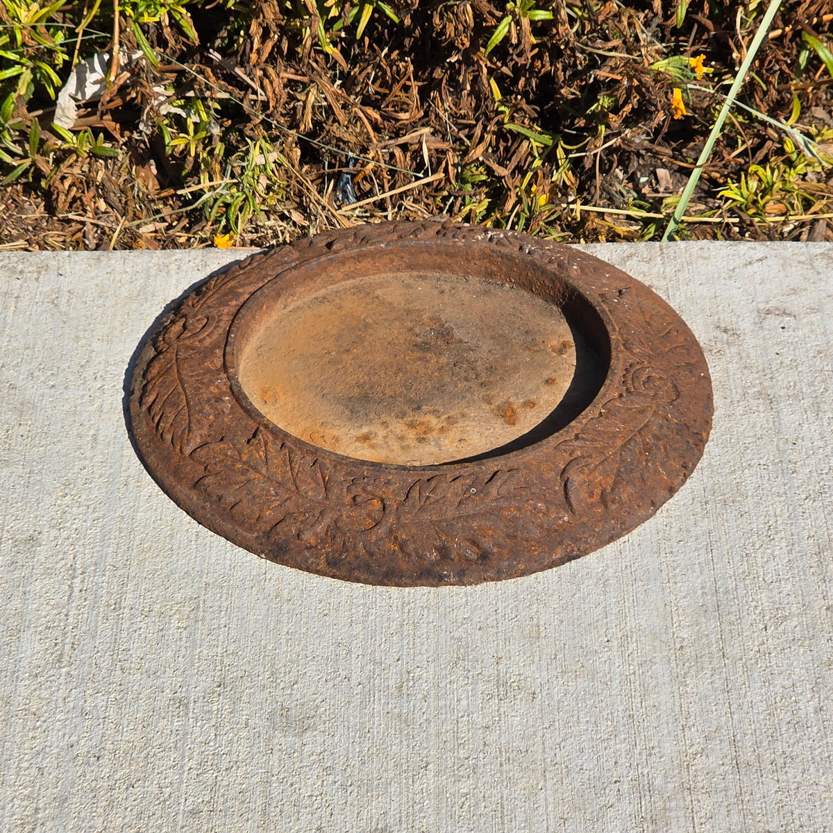 Antique Cast Iron Oak Leaf Stove Top Cover Kettle Stand Garden Urn Base 10.75"