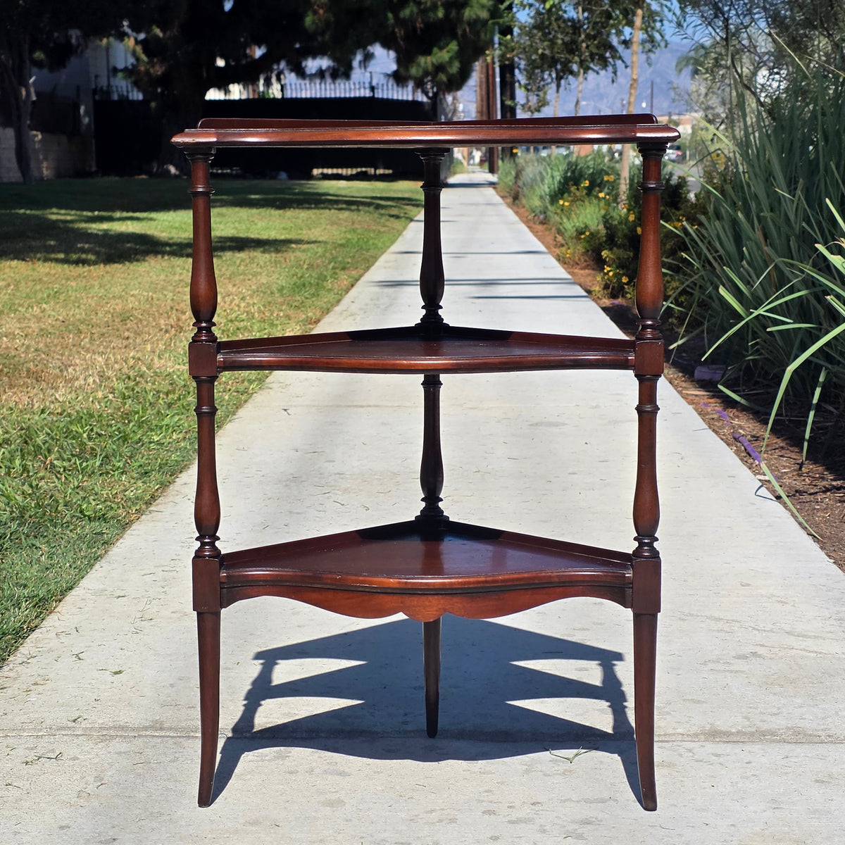 Antique Mahogany Corner Whatnot Shelf 3 Tier Splayed Leg Spindle Stand