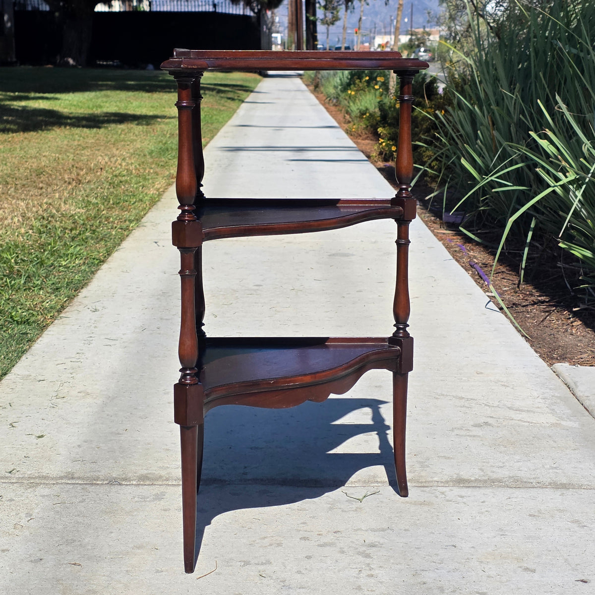 Antique Mahogany Corner Whatnot Shelf 3 Tier Splayed Leg Spindle Stand