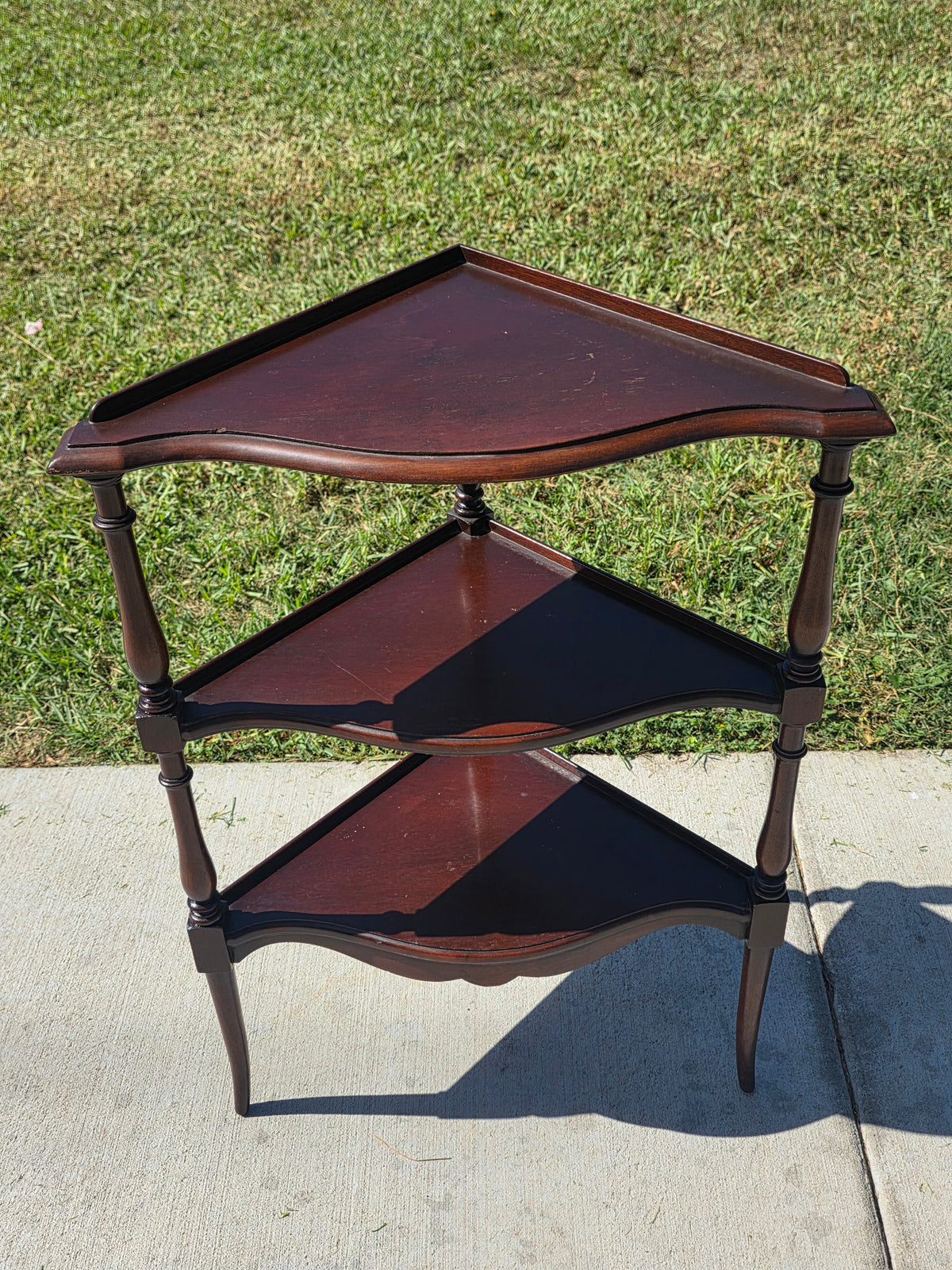 Antique Mahogany Corner Whatnot Shelf 3 Tier Splayed Leg Spindle Stand