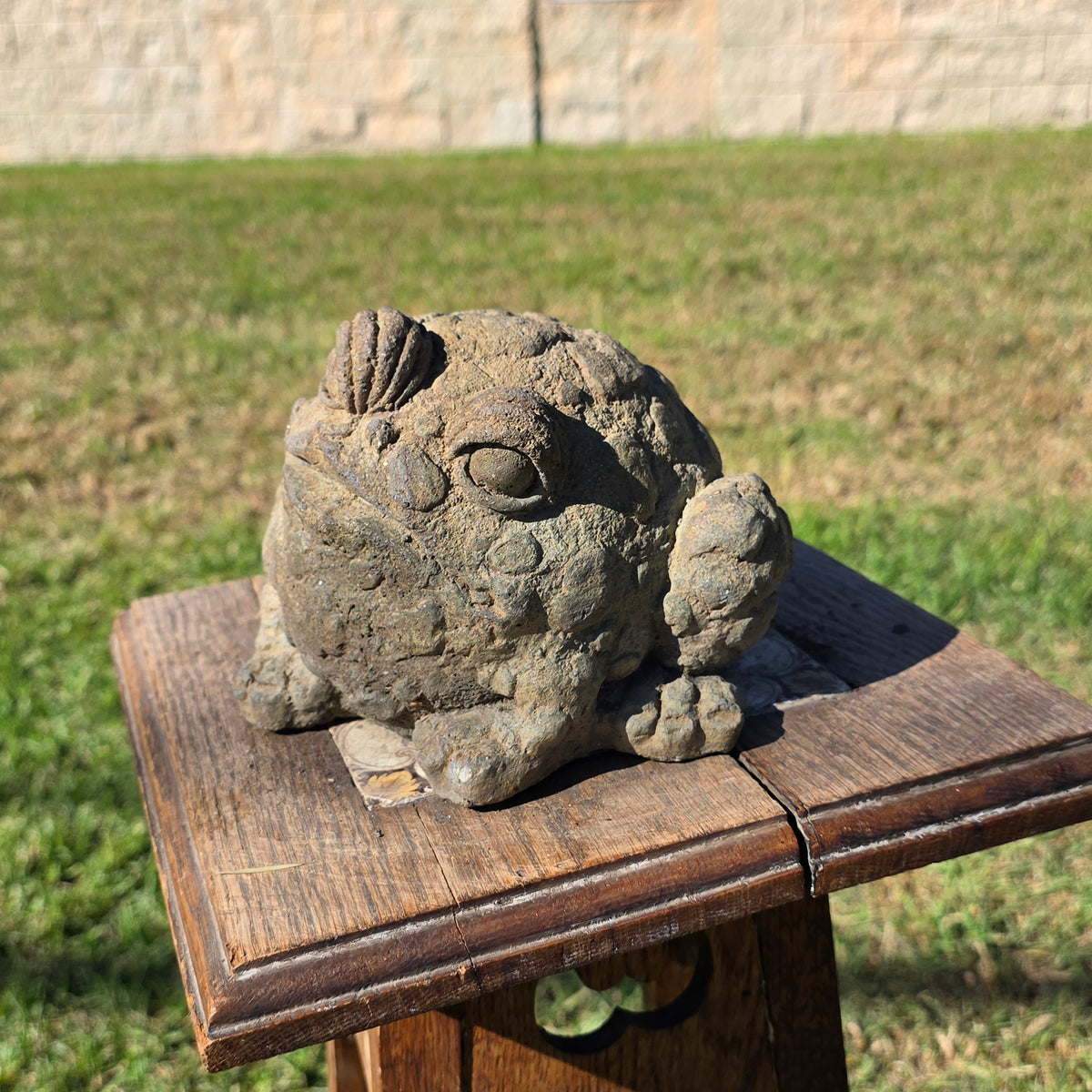 Vintage French Style Stone Toad Statue Weathered Concrete Frog Garden Ornament