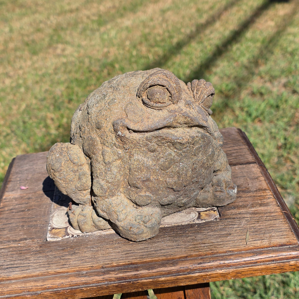 Vintage French Style Stone Toad Statue Weathered Concrete Frog Garden Ornament
