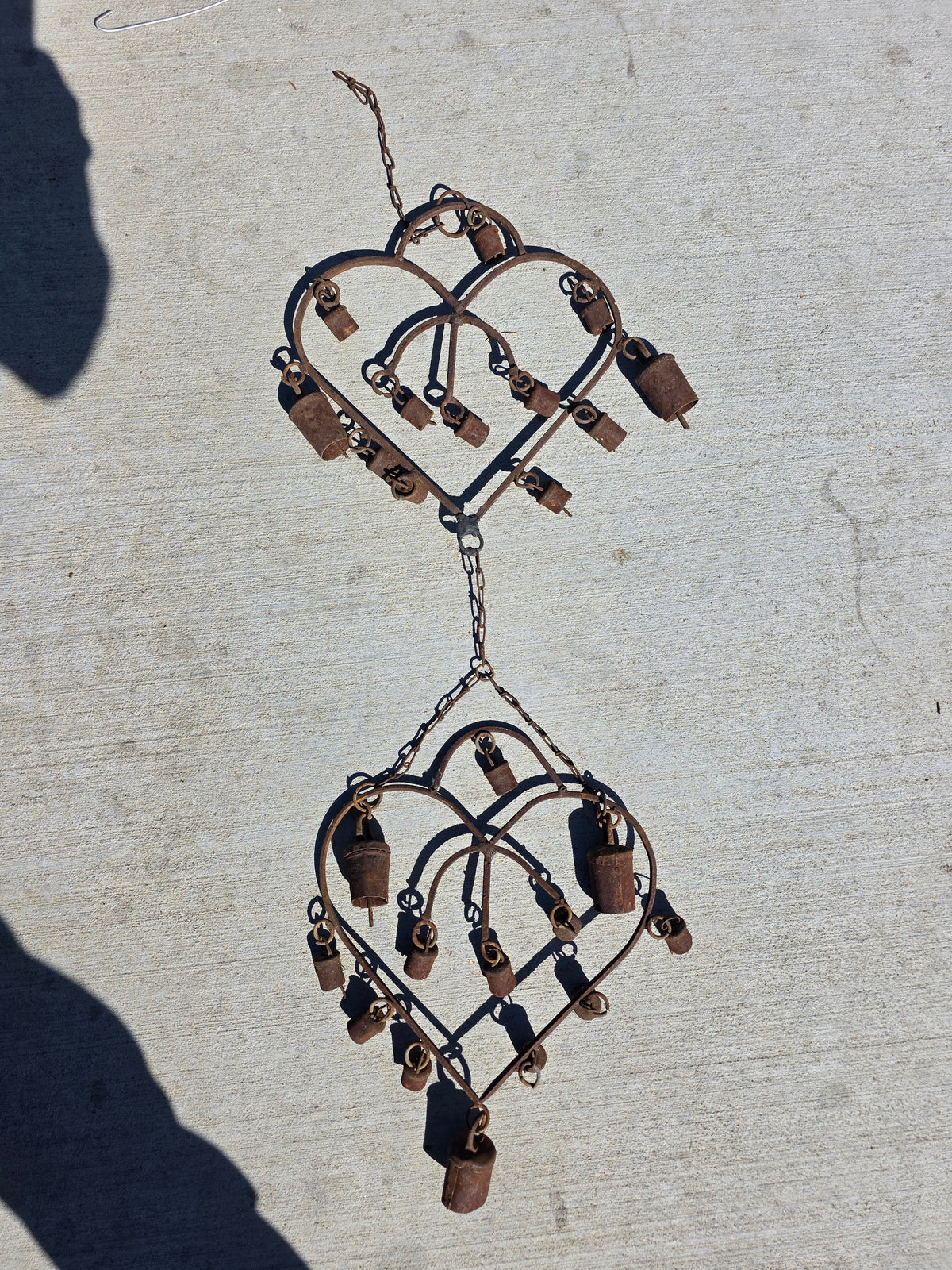 Vintage Rustic Wrought Iron Double Heart Wind Chime 25 Cow Bells Giant Folk Art (Damage)