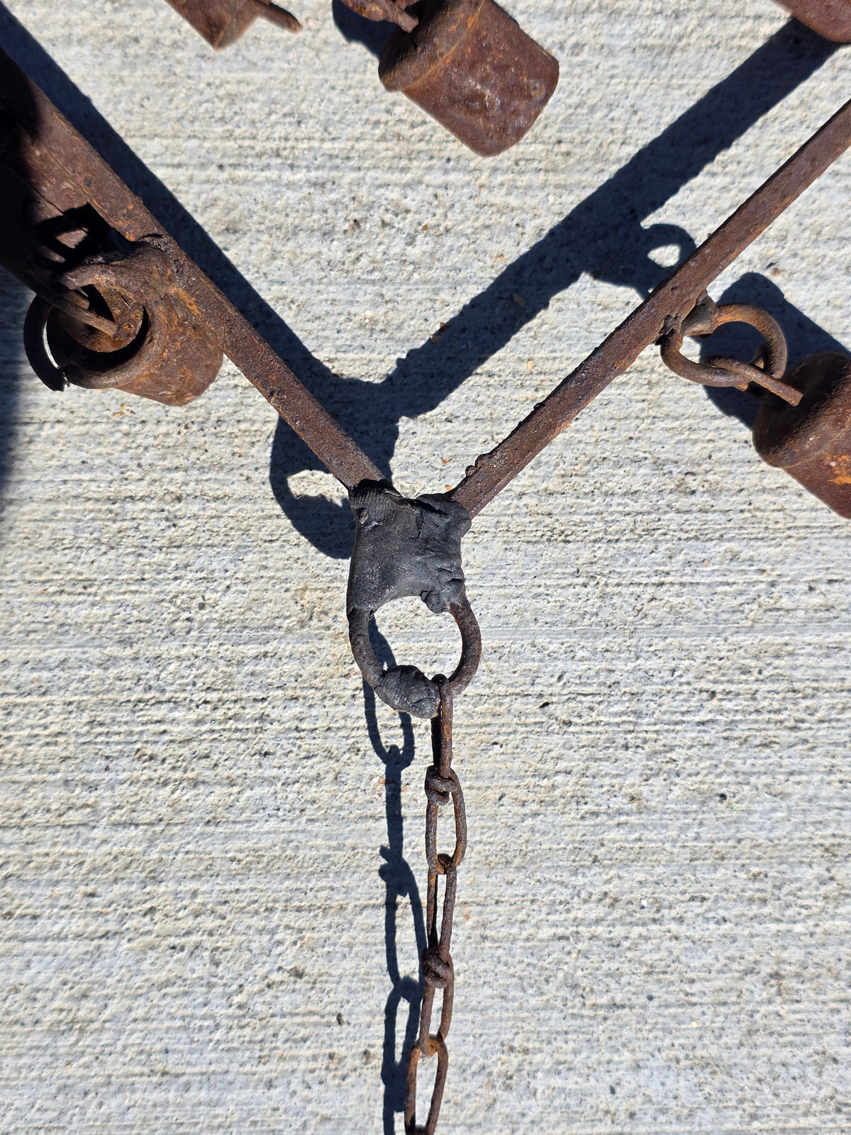 Vintage Rustic Wrought Iron Double Heart Wind Chime 25 Cow Bells Giant Folk Art (Damage)