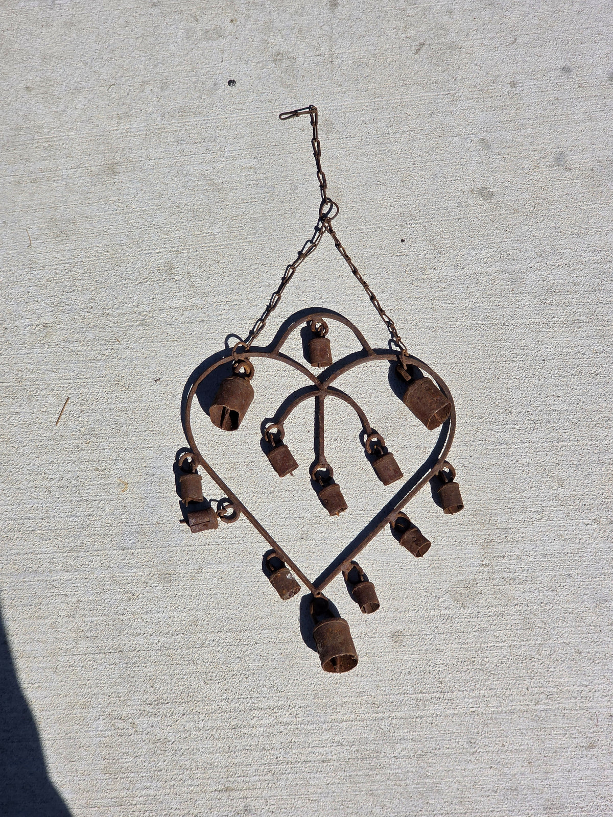 Vintage Rustic Wrought Iron Heart Wind Chime 13 Cow Bells Hanging Garden Decor