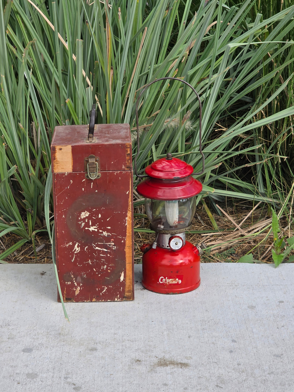 Vintage 1963 Coleman 200A Lantern 6/63 Red Letter PYREX Globe Wooden Case Used