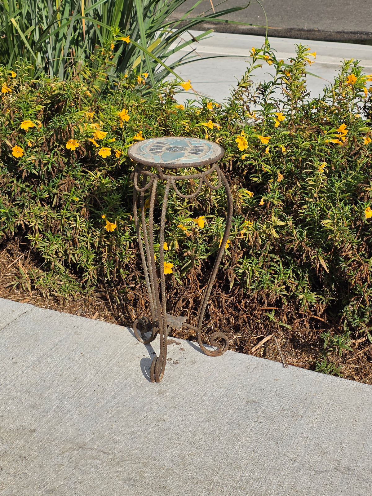 Vtg Round Mosaic Plant Stand Wrought Iron Broken China Patio Accent Table 18"