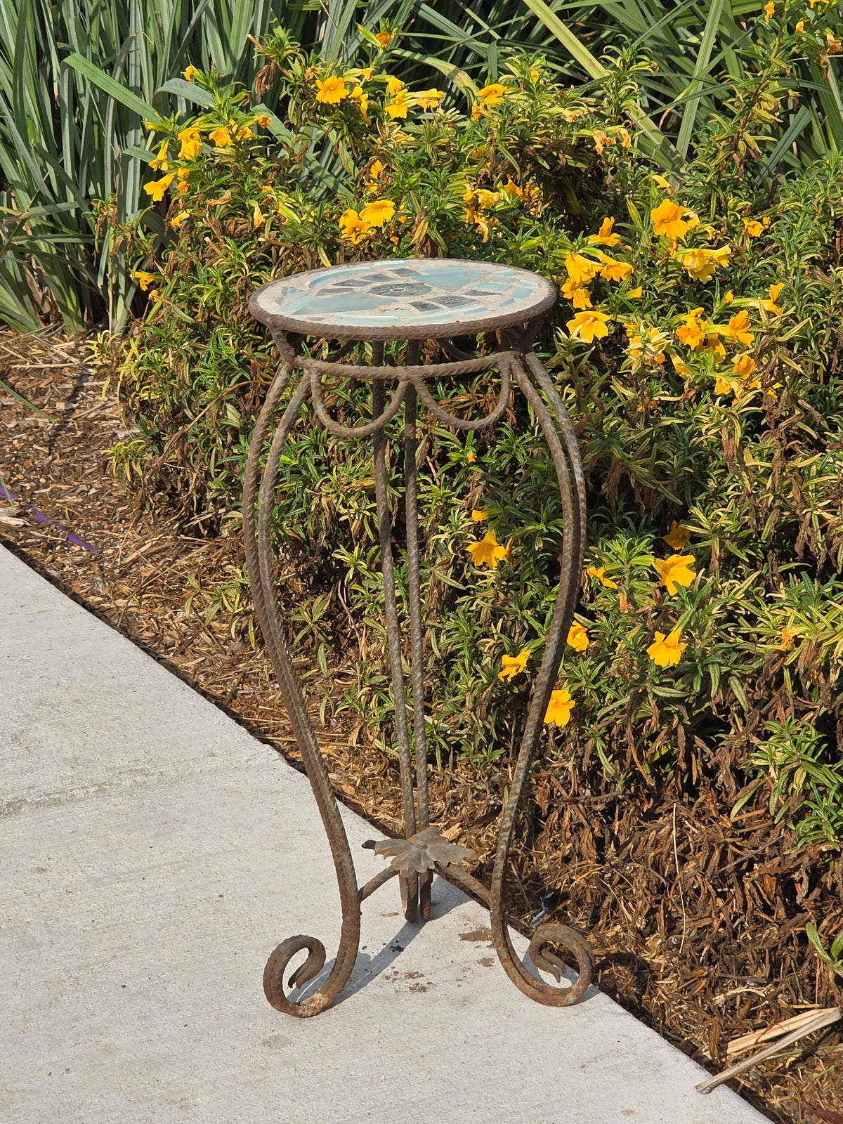 Vtg Round Mosaic Plant Stand Wrought Iron Broken China Patio Accent Table 18"