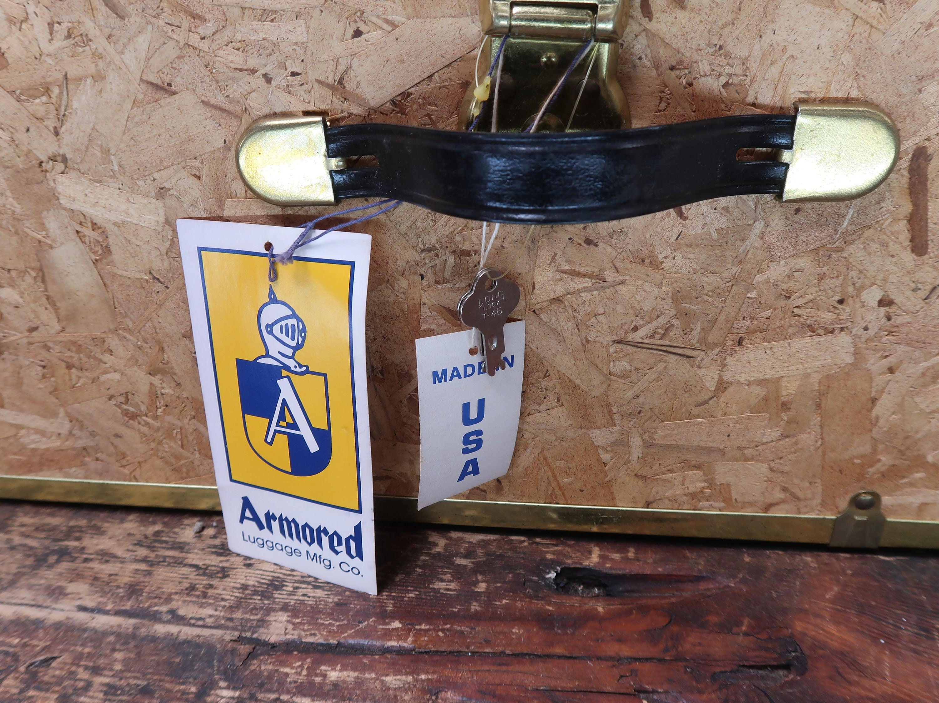 Armored Luggage Mfg Co. Steamer Trunk With Tags & Keys Vintage