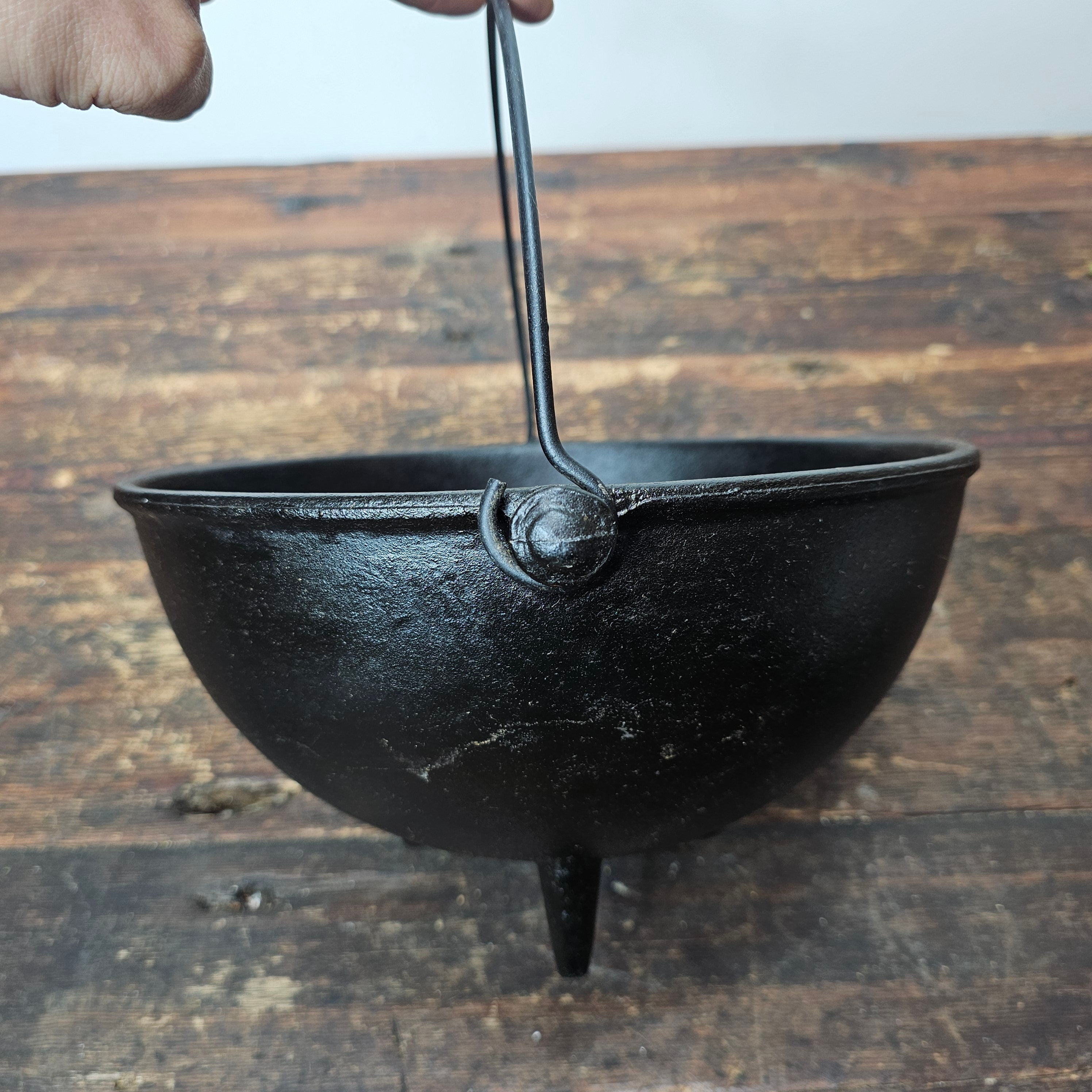 Cast Iron Pot Kettle Stew Beans Wood Burner Cowboy Bean Pot with 3 legs No.7